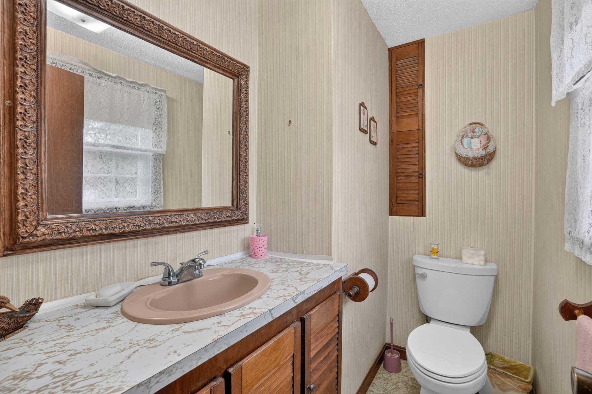 Single Family Residence at 1025 Cherokee St, New Bedford MA 02745, New Bedford, photo 15 of 33