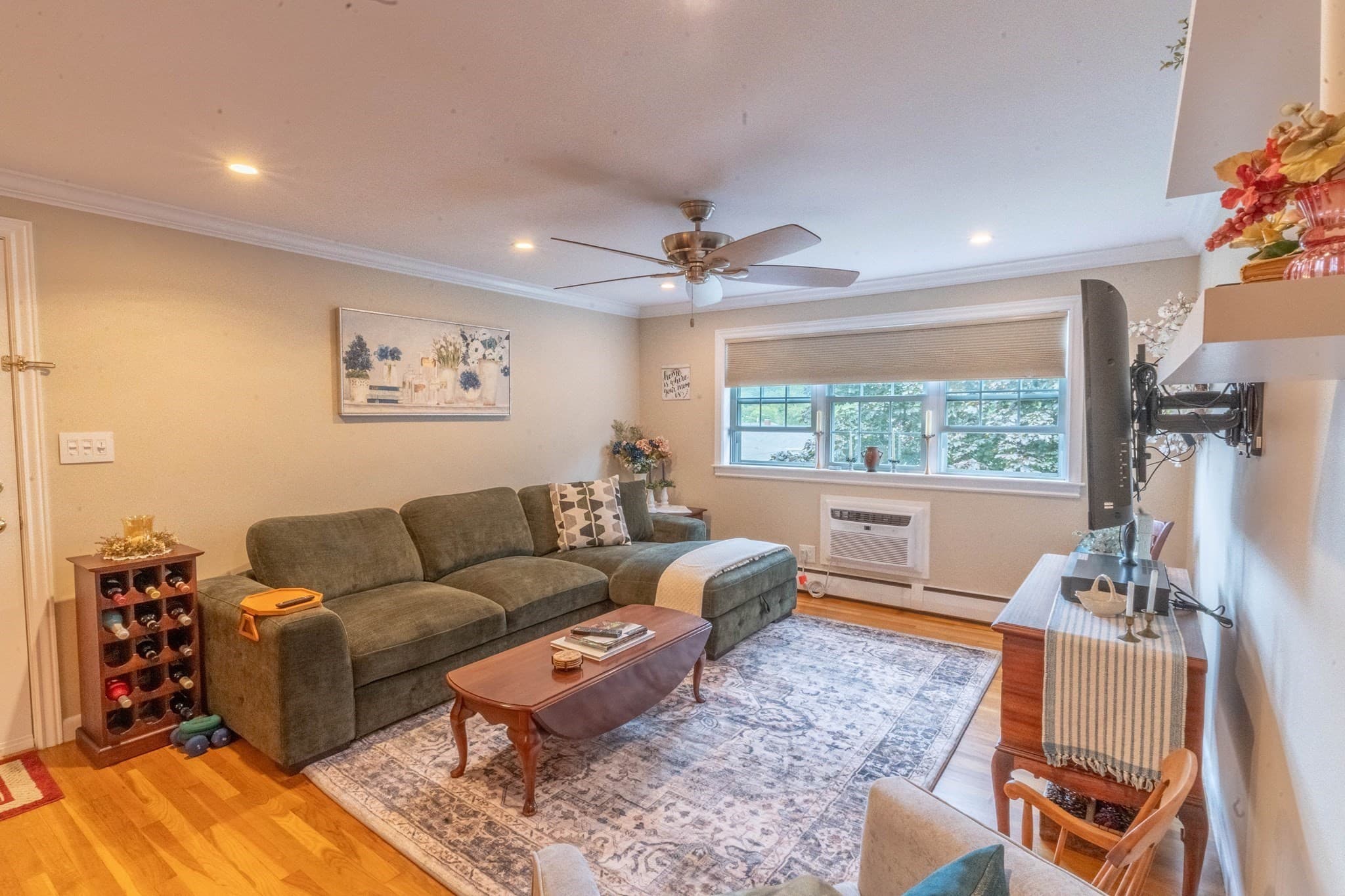 Condominium at 4 Nixon Ln # 5, Stoneham MA 02180, Stoneham, photo 2 of 13