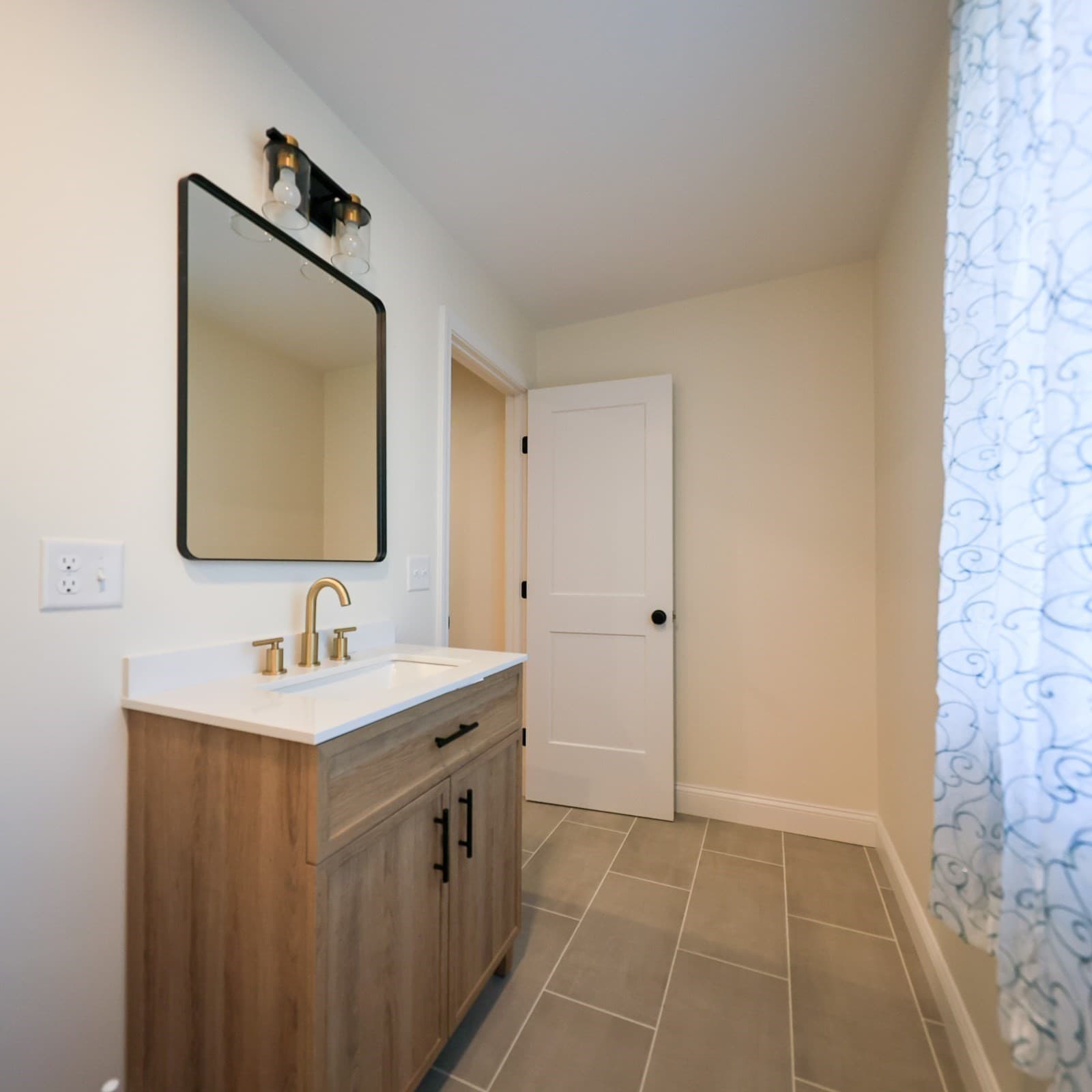 Single Family Residence at 173 Westford St, Lowell MA 01851, Lowell, photo 29 of 40