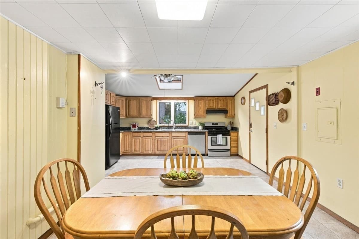 Single Family Residence at 30 Bay Street, Wareham MA 02532, Wareham, photo 5 of 33