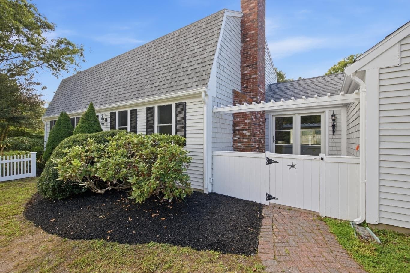 Single Family Residence at 3 Thoreau Dr, Barnstable MA 02632, Barnstable, photo 3 of 33
