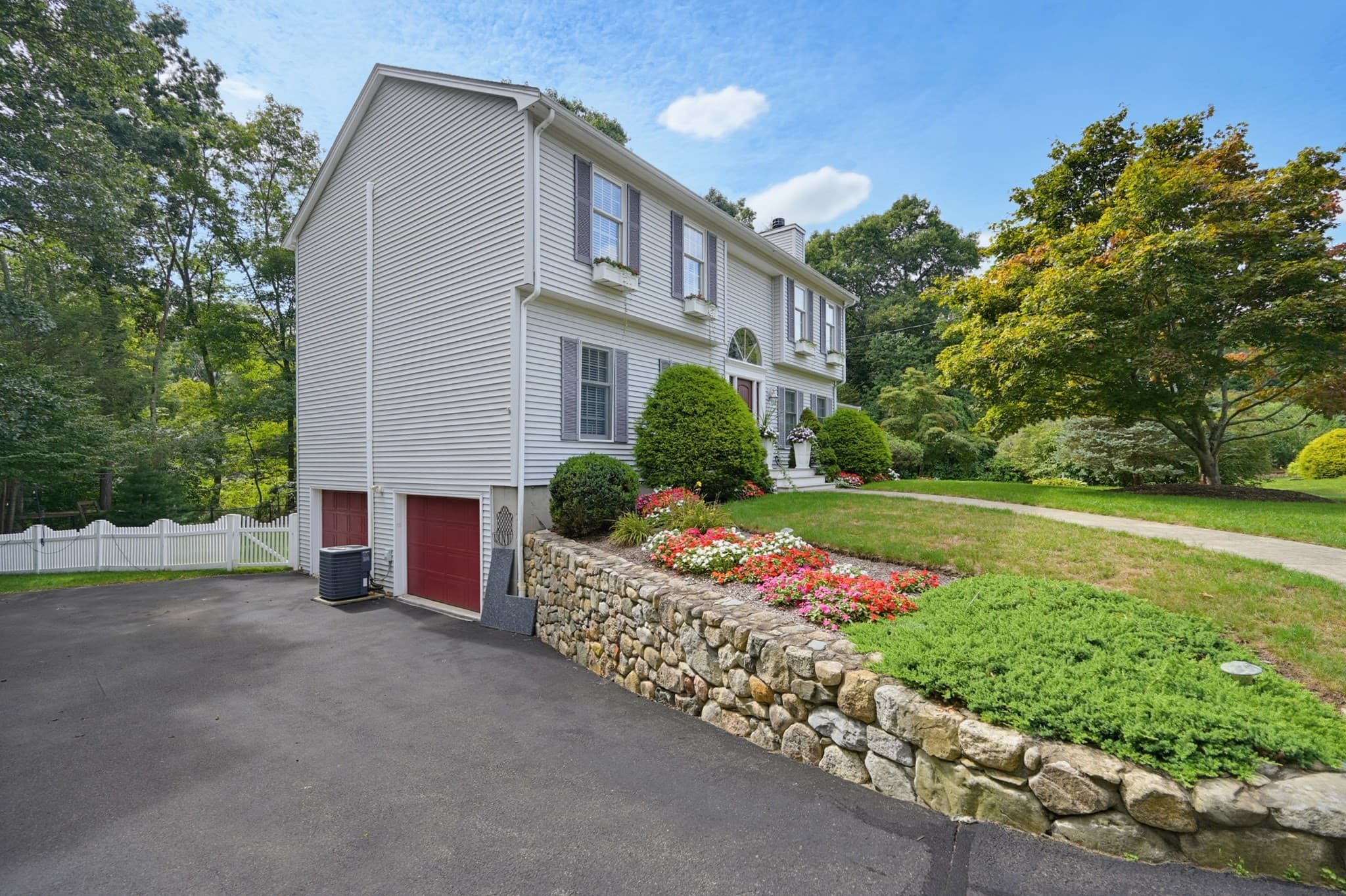 Single Family Residence at 120 Hailes Hill Rd, Swansea MA 02777, Swansea, photo 4 of 42