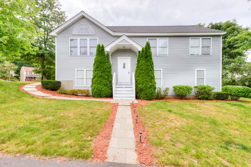 4 Matteo St, Worcester MA 01606