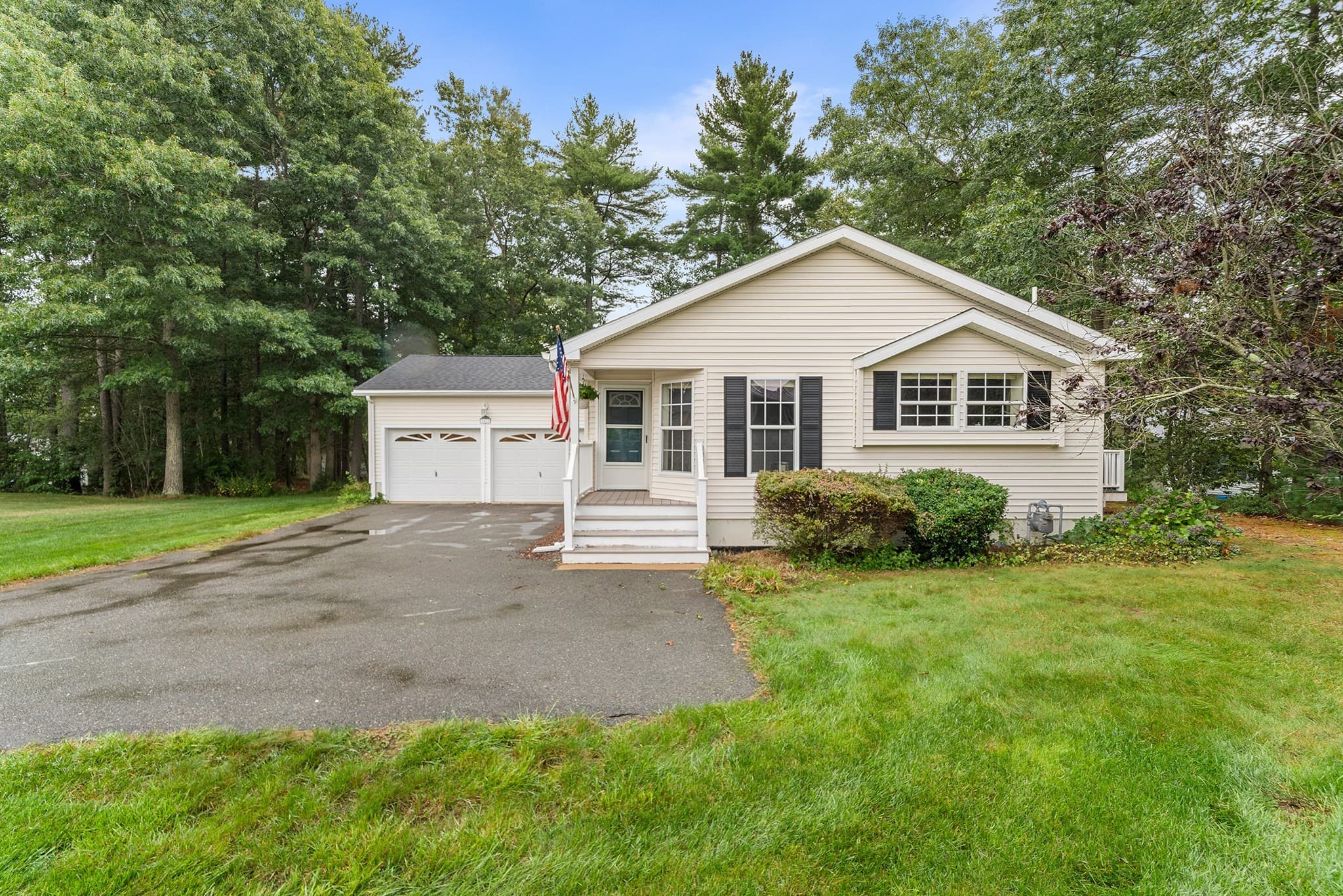 7012 Oak Point Dr., Middleboro MA 02346