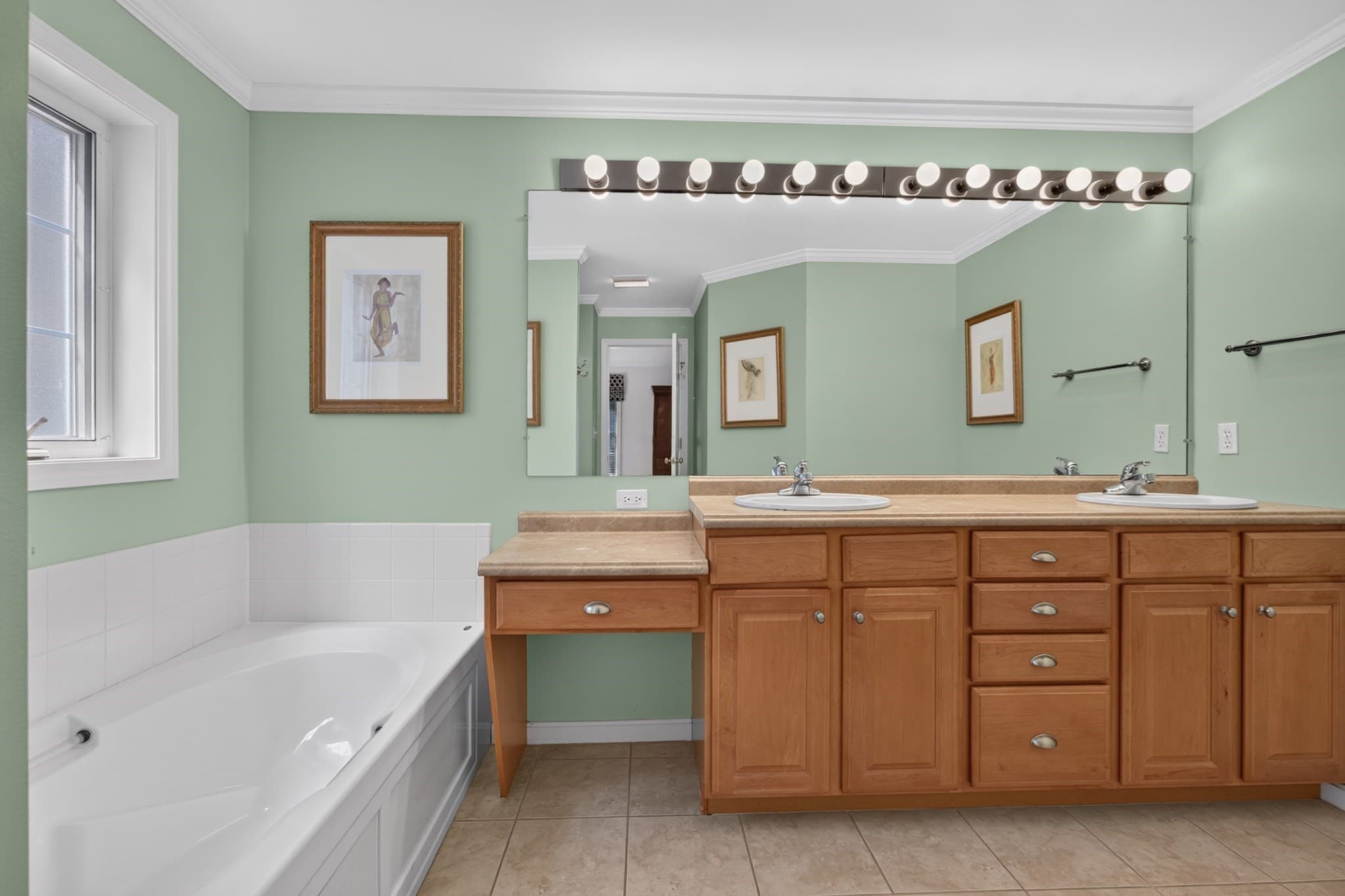 Condominium at 55 Windemere Circle # 16, Tyngsborough MA 01879, Tyngsborough, photo 19 of 36
