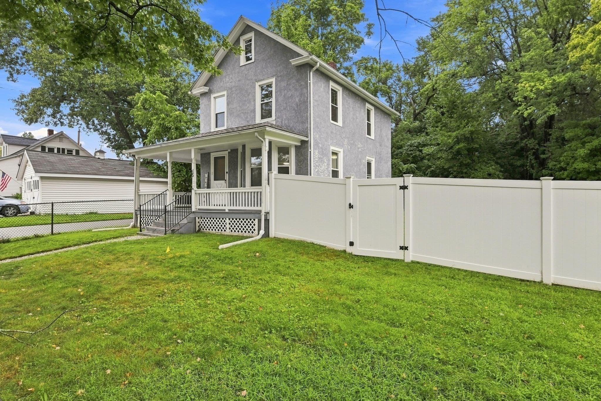 Single Family Residence at 15 Oxford Pl, West Springfield MA 01089, West Springfield, photo 2 of 29