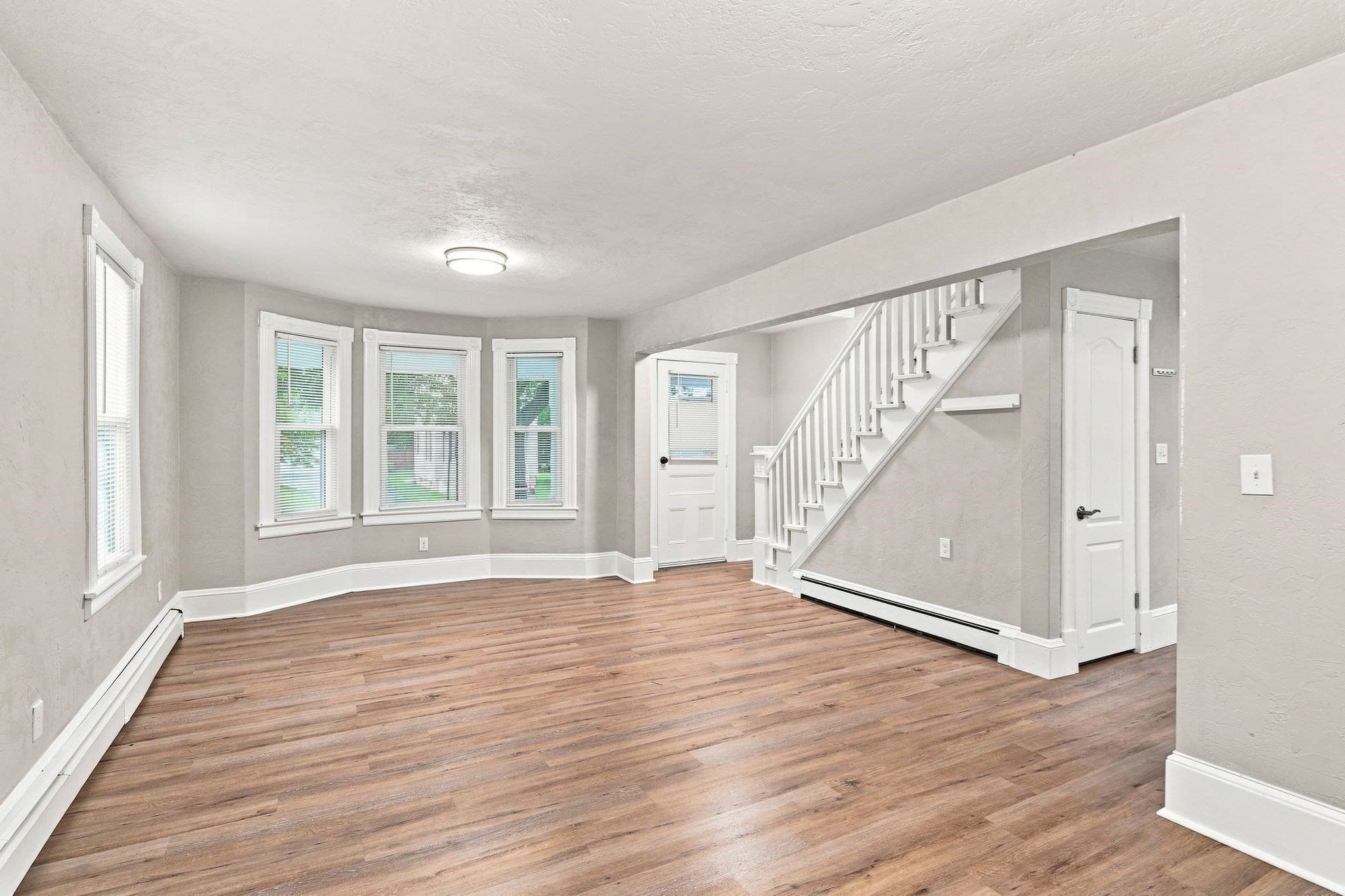Single Family Residence at 15 Oxford Pl, West Springfield MA 01089, West Springfield, photo 3 of 29