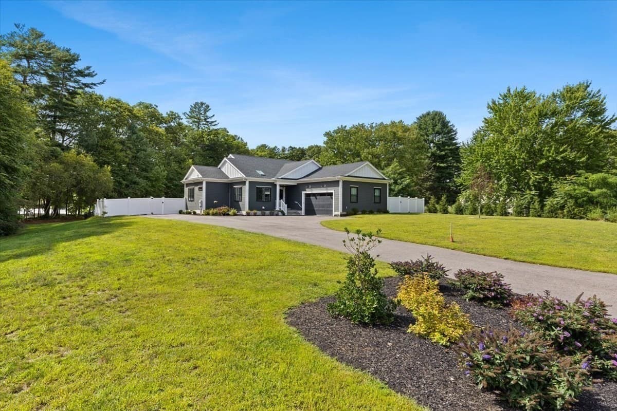 Single Family Residence at 252 Scadding St, Taunton MA 02780, Taunton, photo 4 of 41