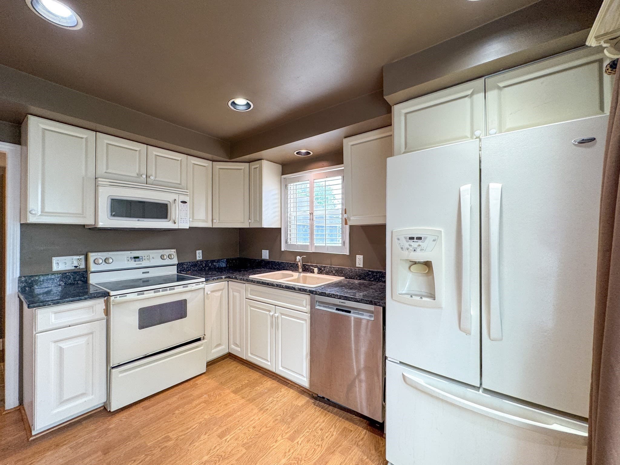Single Family Residence at 116 Leedham St, Attleboro MA 02703, Attleboro, photo 10 of 27
