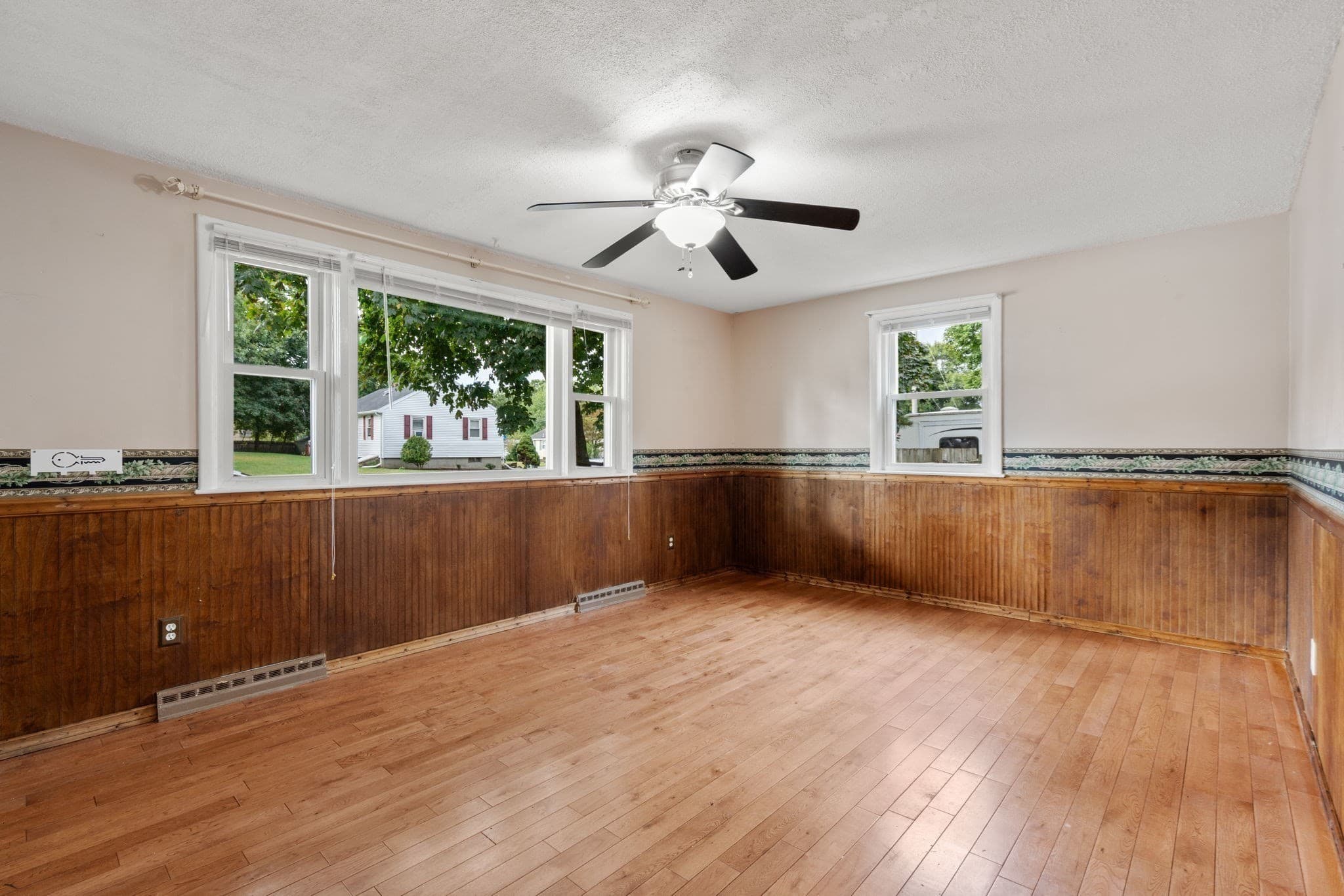 Single Family Residence at 11 Munroe Dr, Plainville MA 02762, Plainville, photo 8 of 37