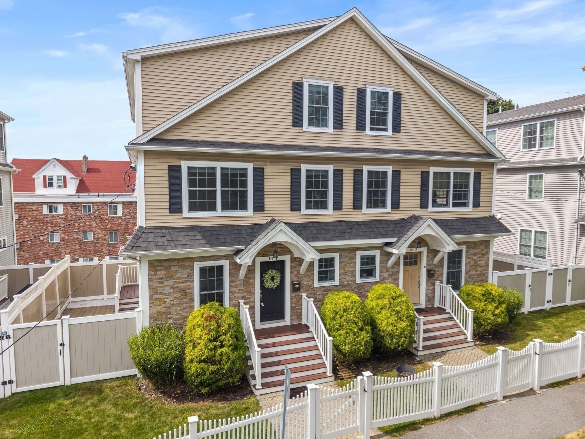 Condominium at 10 Gale St # 1, Waltham MA 02453, Waltham, photo 3 of 42