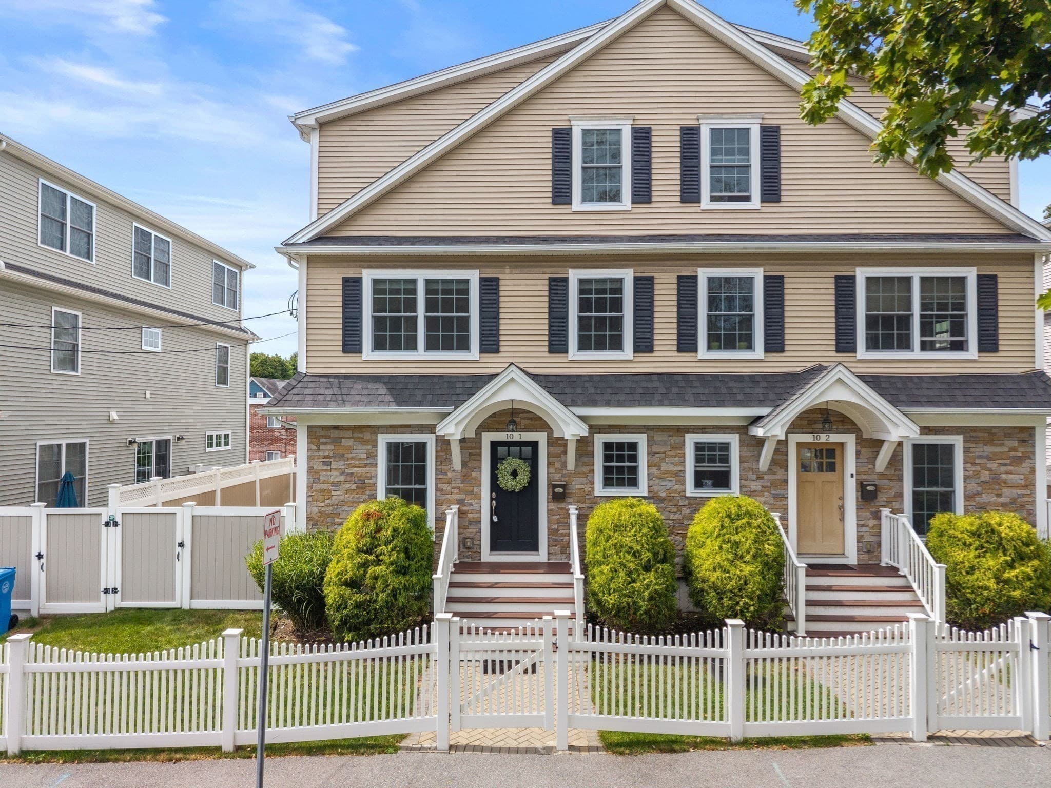 Condominium at 10 Gale St # 1, Waltham MA 02453, Waltham, photo 4 of 42