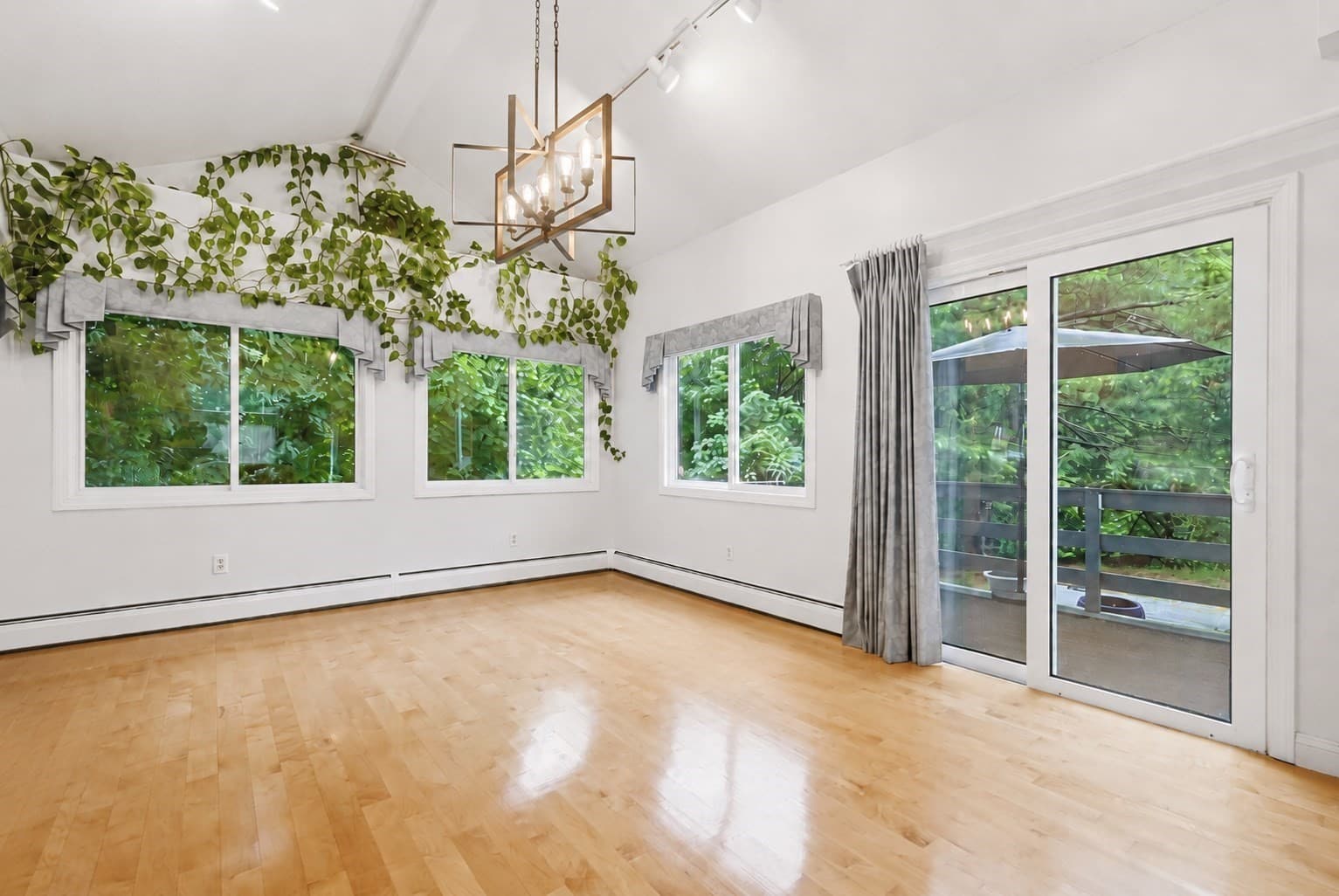 Condominium at 11 Weatherstone Dr # 11, Worcester MA 01604, Worcester, photo 8 of 22