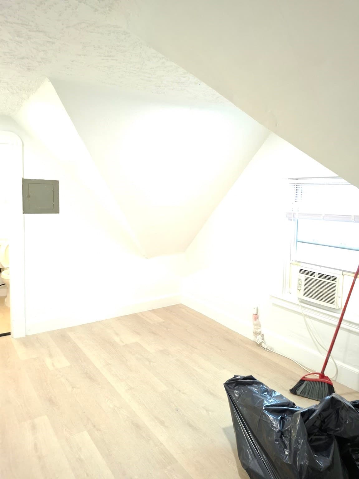 Apartment at 709 Belmont Street # 3, Springfield MA 01108, photo 7 of 16