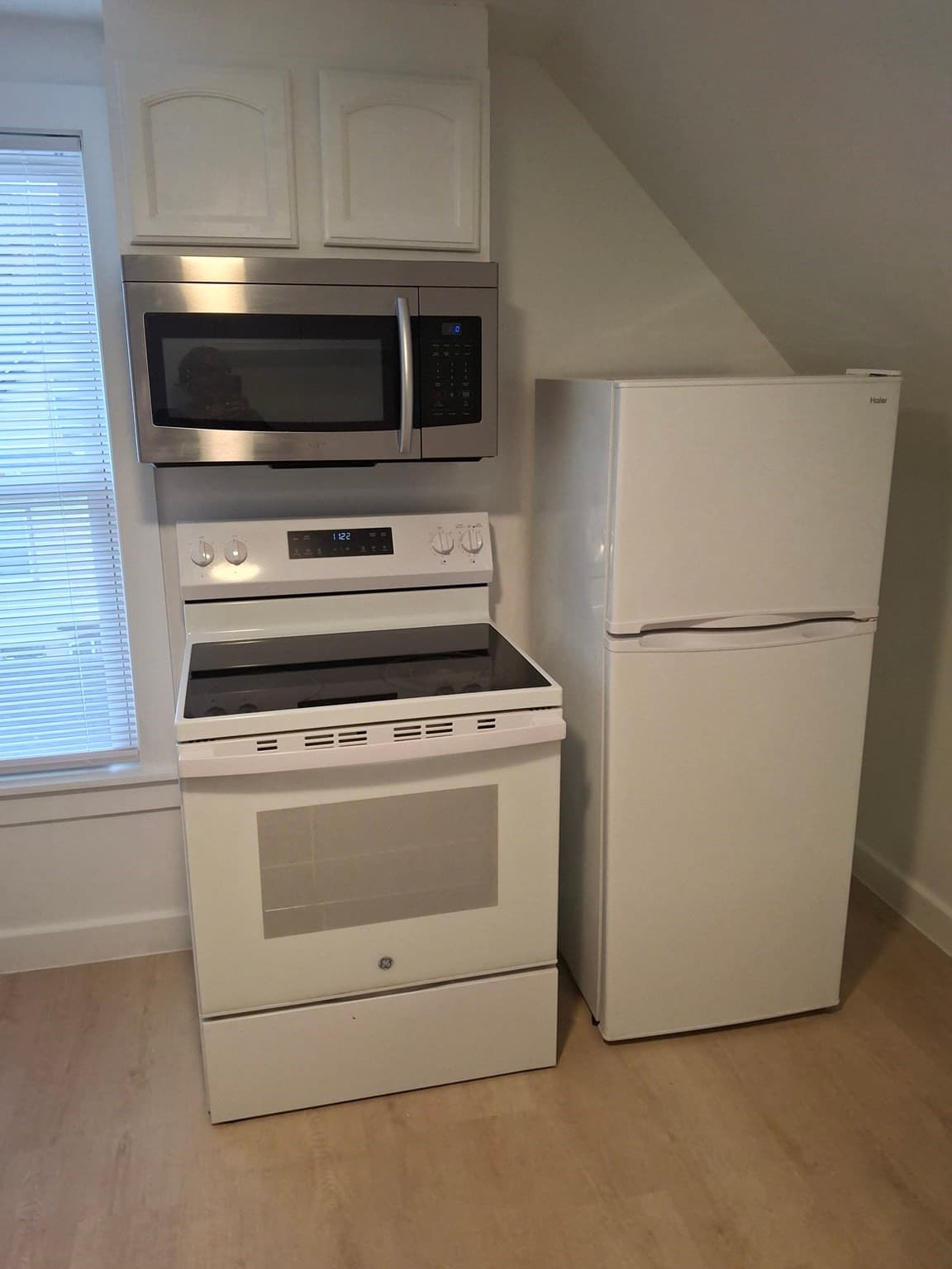 Apartment at 709 Belmont Street # 3, Springfield MA 01108, photo 4 of 16