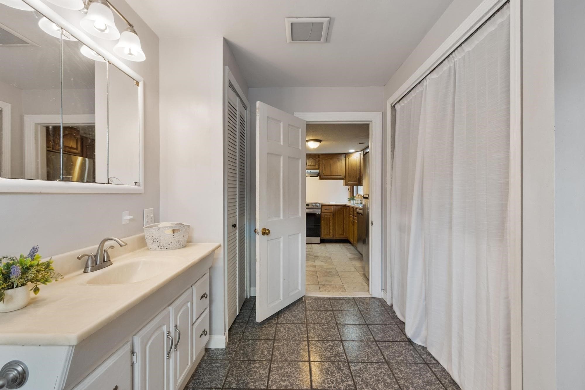 Single Family Residence at 5 Branch St, Gardner MA 01440, Gardner, photo 12 of 28
