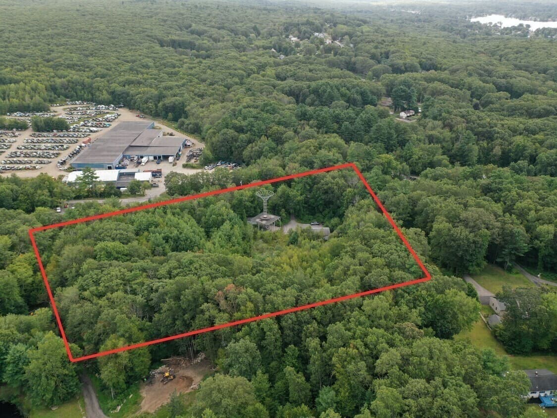 Residential at 27 Douglas Road, Webster MA 01570, Webster, photo 4 of 9