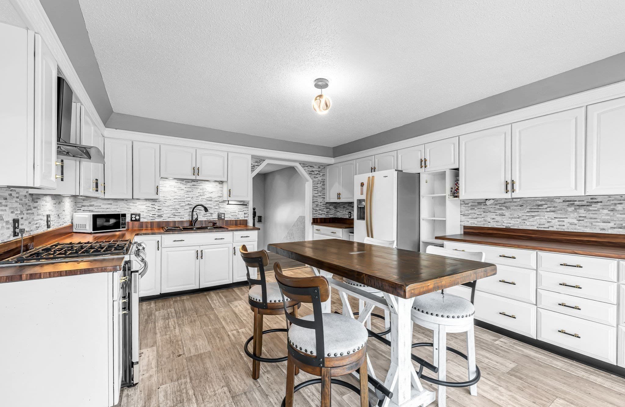Single Family Residence at 10 Robert Dr, Holyoke MA 01040, Holyoke, photo 6 of 42