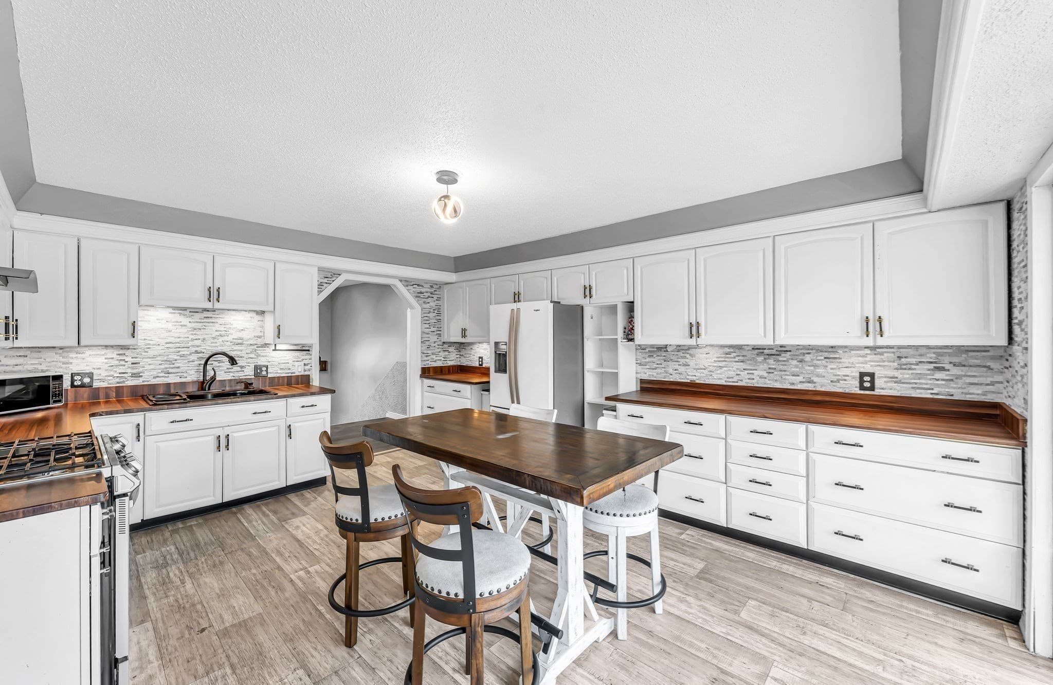 Single Family Residence at 10 Robert Dr, Holyoke MA 01040, Holyoke, photo 5 of 42