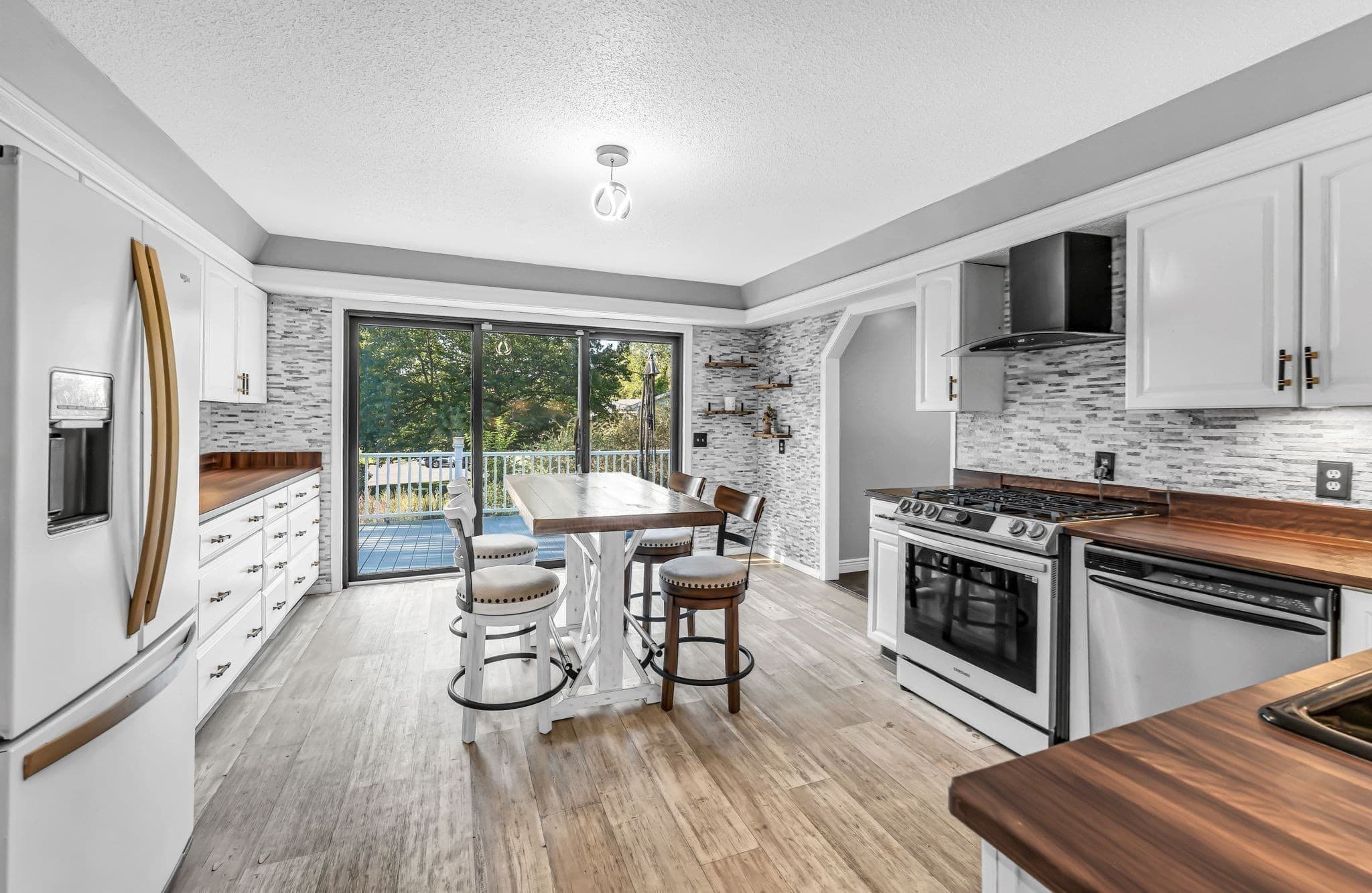 Single Family Residence at 10 Robert Dr, Holyoke MA 01040, Holyoke, photo 4 of 42