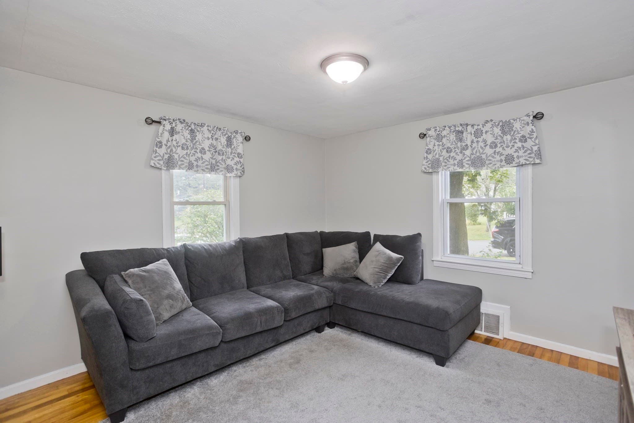 Single Family Residence at 27 Lexington Ave, South Hadley MA 01075, South Hadley, photo 12 of 27