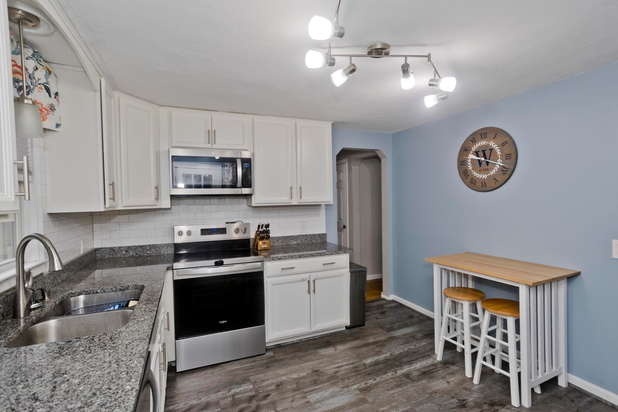 Single Family Residence at 27 Lexington Ave, South Hadley MA 01075, South Hadley, photo 3 of 27