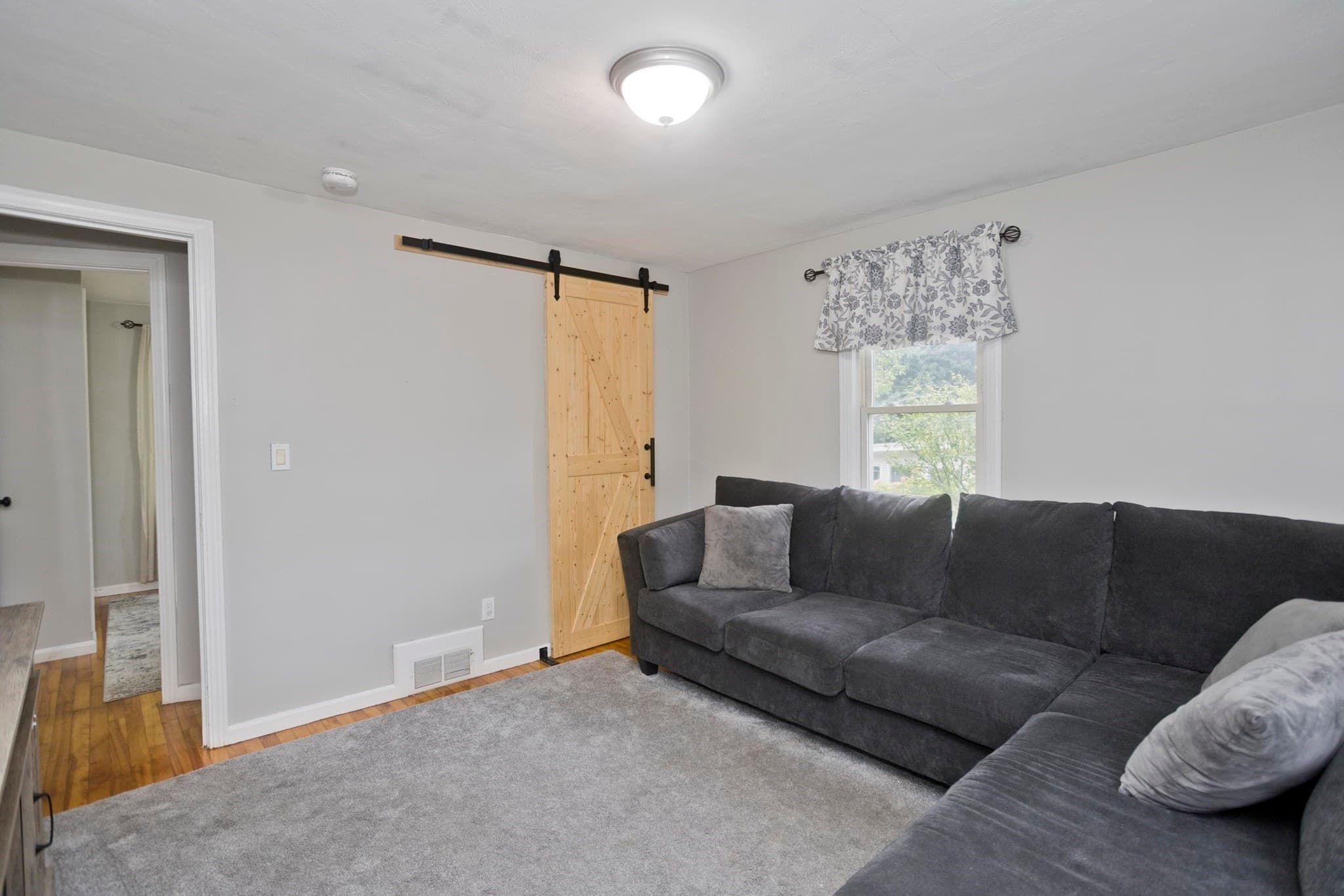 Single Family Residence at 27 Lexington Ave, South Hadley MA 01075, South Hadley, photo 10 of 27