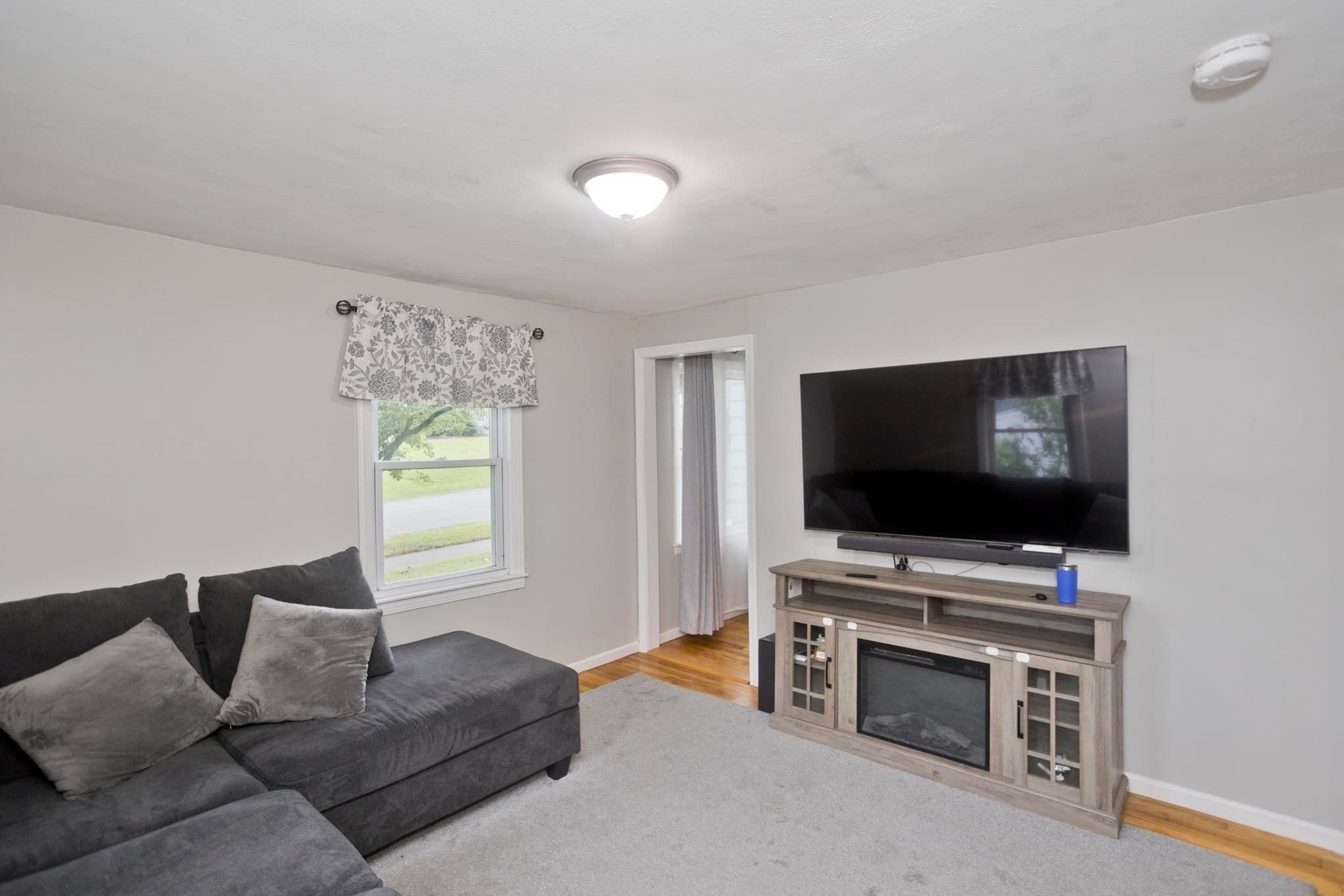 Single Family Residence at 27 Lexington Ave, South Hadley MA 01075, South Hadley, photo 11 of 27