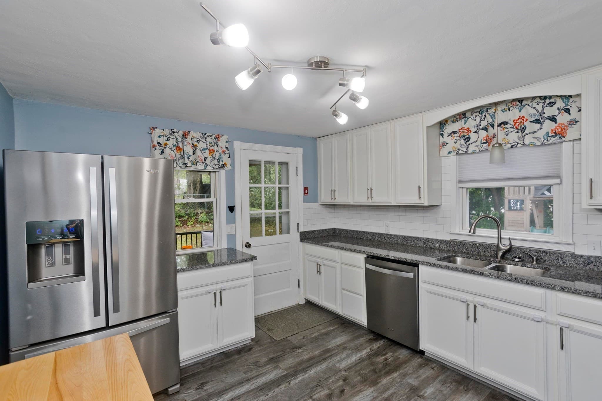 Single Family Residence at 27 Lexington Ave, South Hadley MA 01075, South Hadley, photo 4 of 27