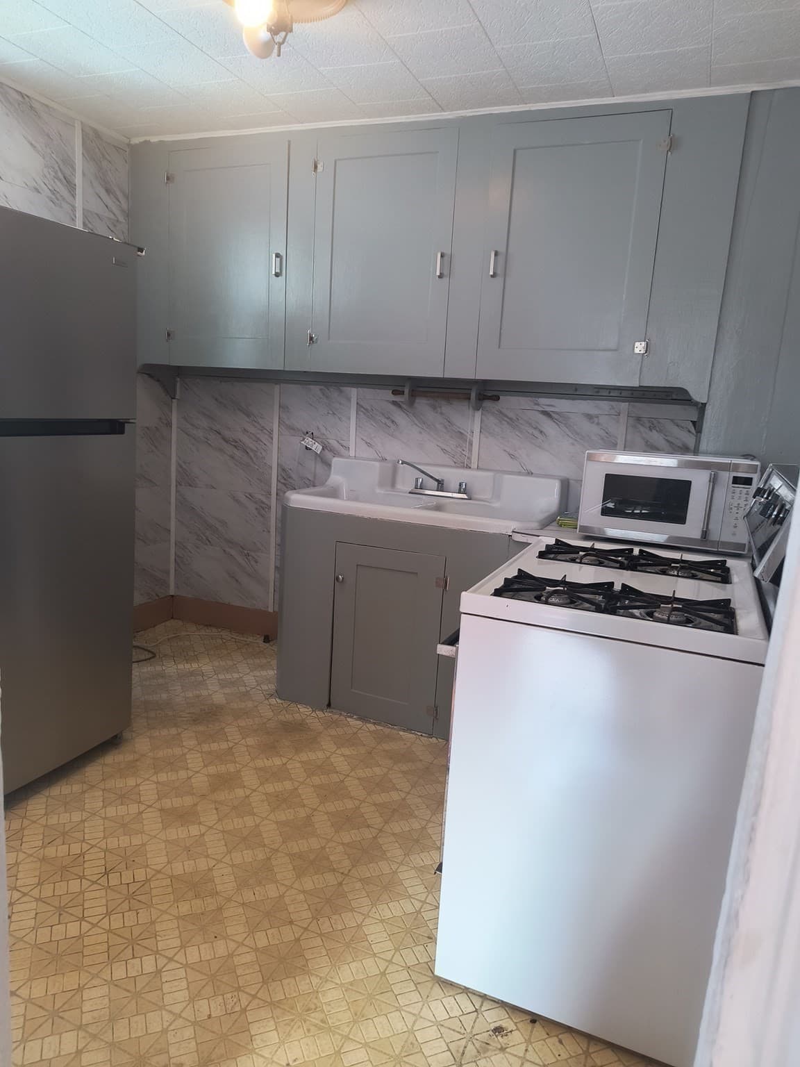Single Family Residence at 90 Tremont St, Fall River MA 02720, Fall River, photo 13 of 19