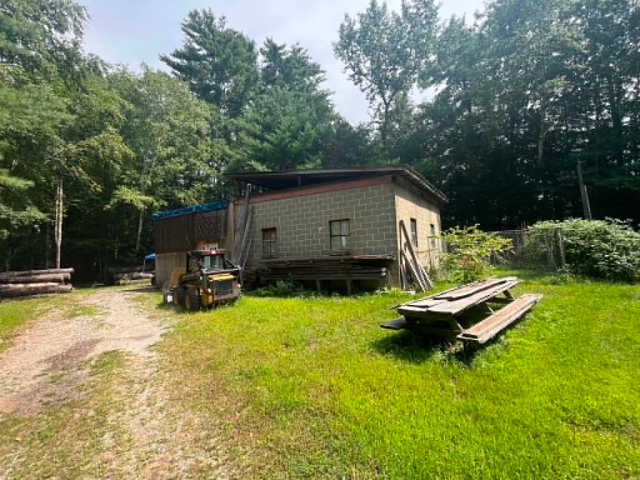 Mobile Home at 513 E River St, Orange MA 01364, Orange, photo 4 of 5