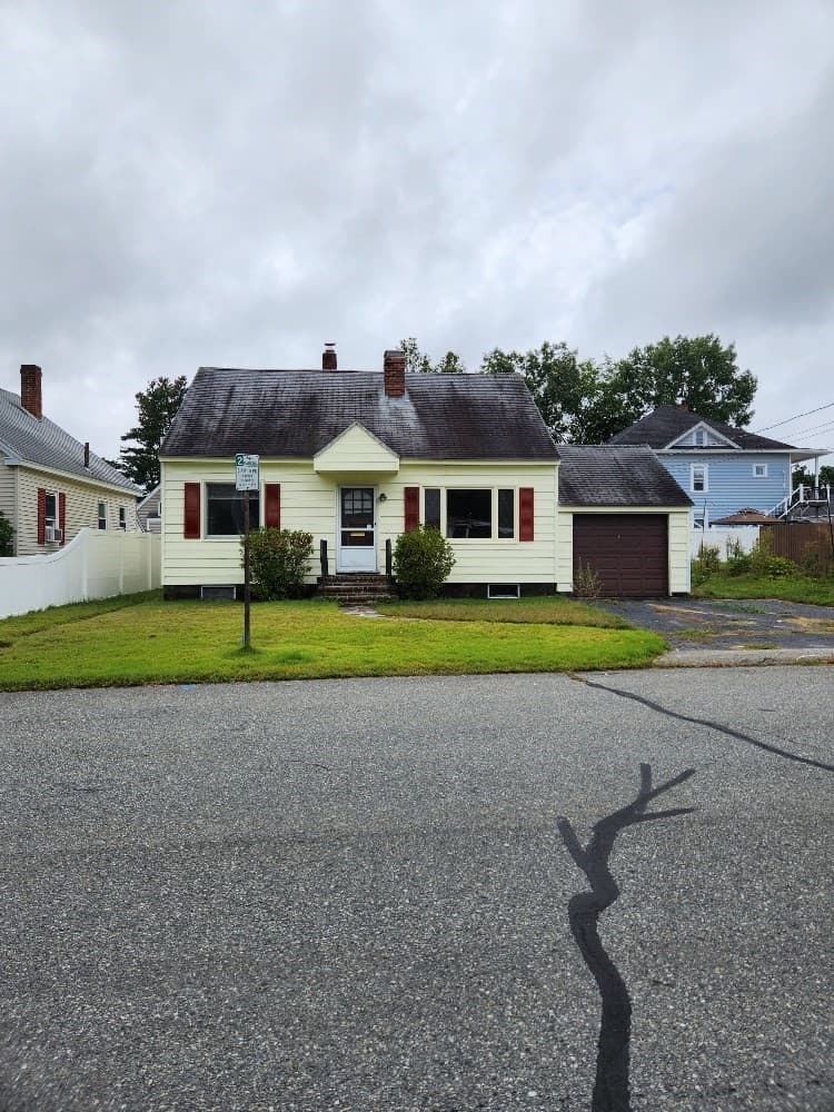 Single Family Residence at 81 King St, Nashua NH 03060, Nashua, photo 2 of 36