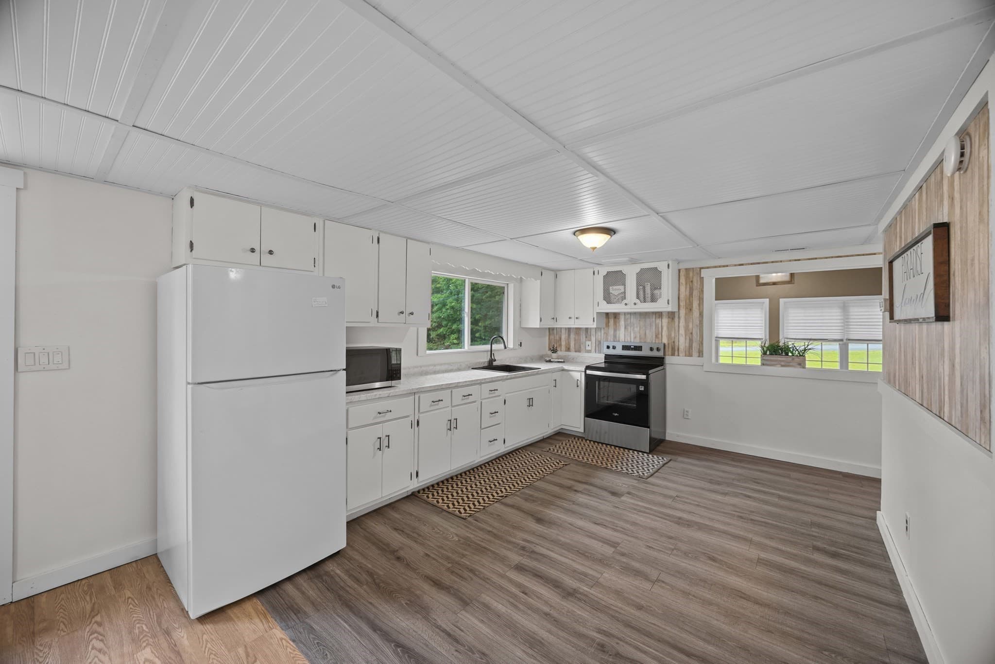 Single Family Residence at 185 Linden St, Berlin MA 01503, Berlin, photo 6 of 41