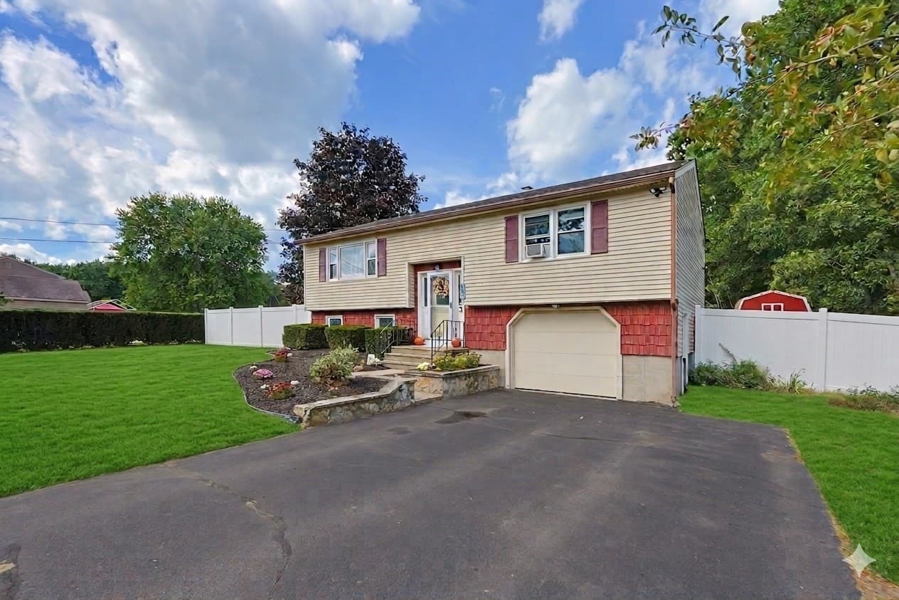 Single Family Residence at 450 Hartford Ave East, Uxbridge MA 01569, Uxbridge, photo 2 of 42