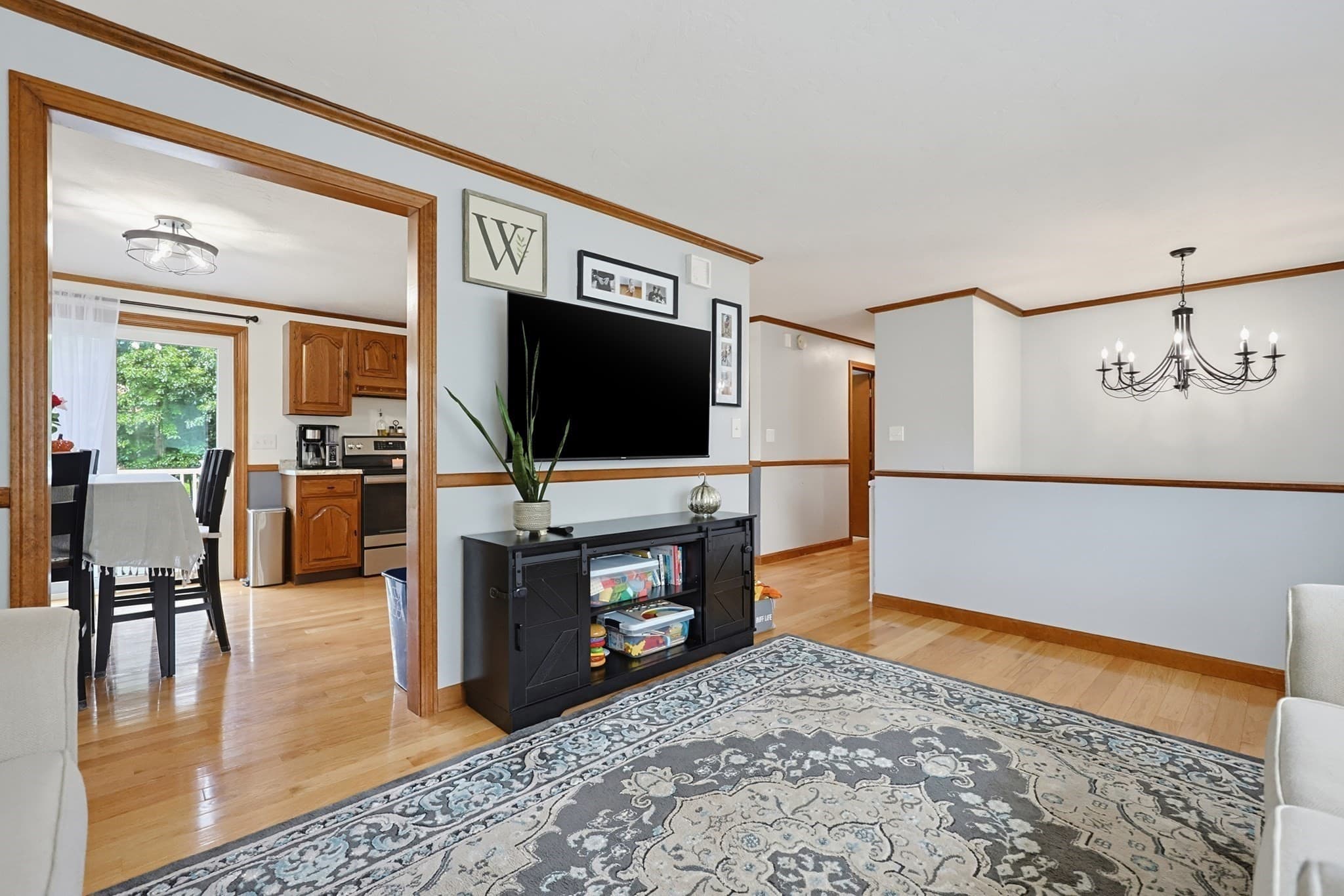 Single Family Residence at 450 Hartford Ave East, Uxbridge MA 01569, Uxbridge, photo 6 of 42