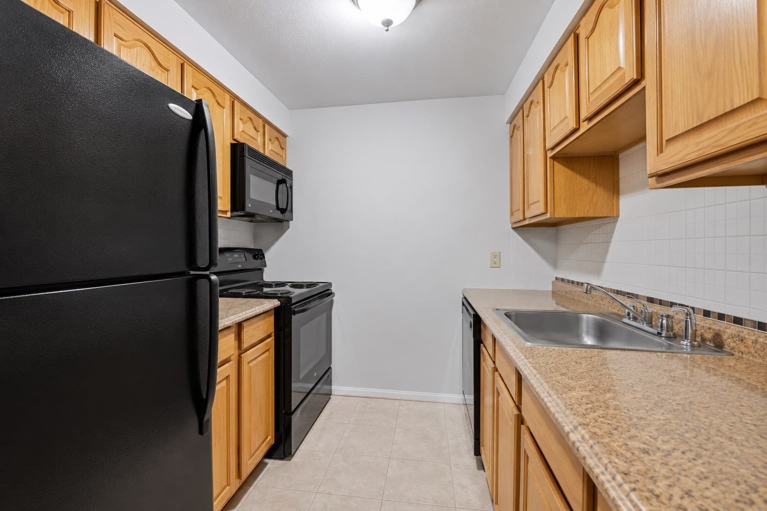 Condominium at 180 Main St (Building 5) # 5205, Bridgewater MA 02324, Bridgewater, photo 27 of 40