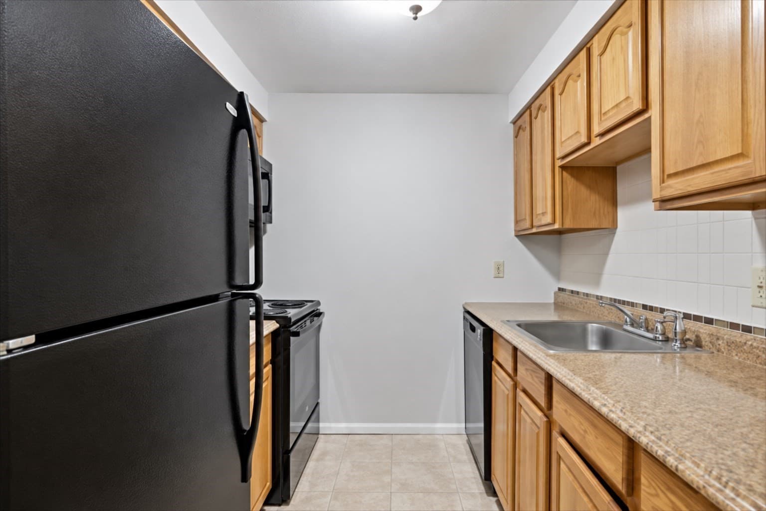 Condominium at 180 Main St (Building 5) # 5205, Bridgewater MA 02324, Bridgewater, photo 26 of 40