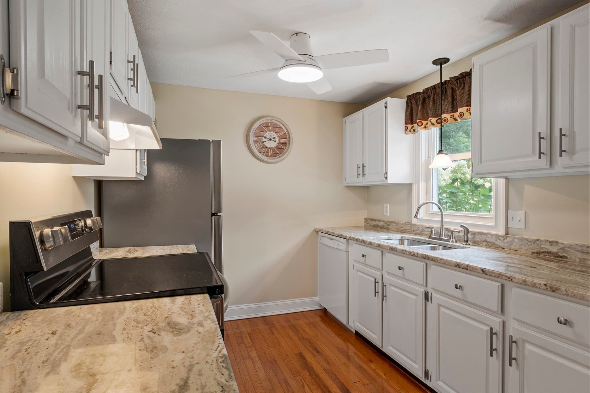 Condominium at 221 Bayberry Hill Ln # 221, Leominster MA 01453, Leominster, photo 3 of 35