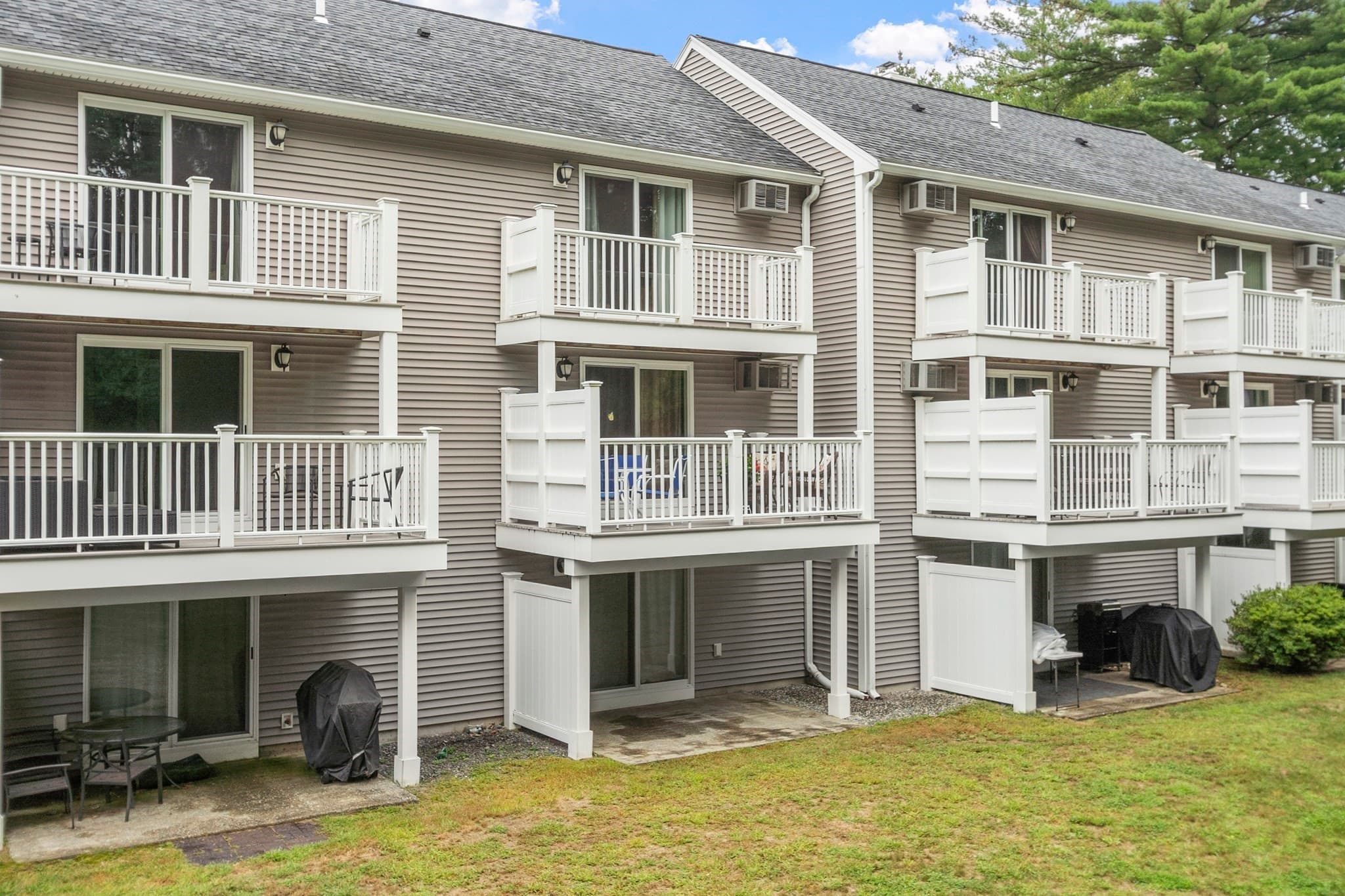 Condominium at 221 Bayberry Hill Ln # 221, Leominster MA 01453, Leominster, photo 33 of 35