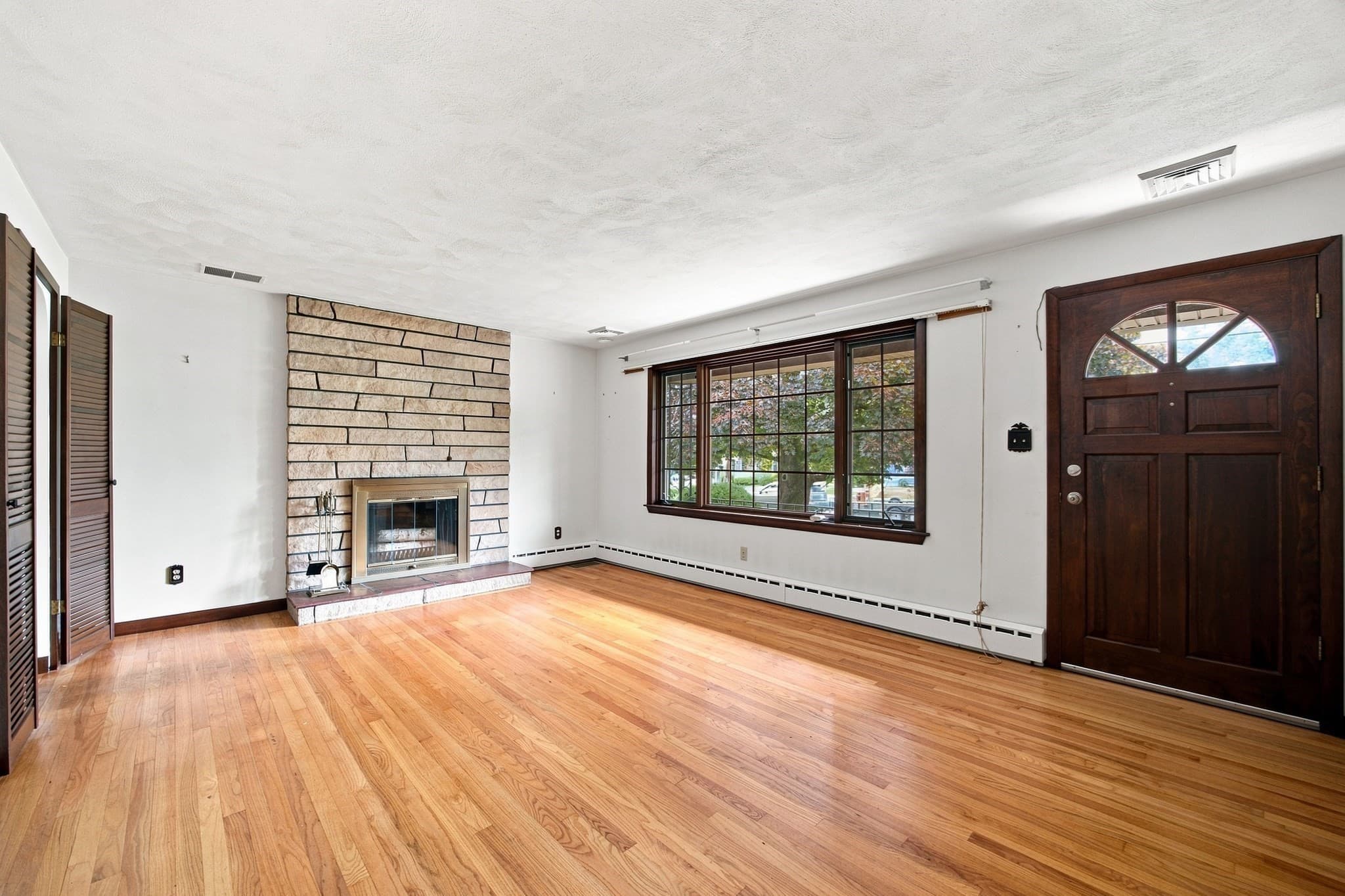 Single Family Residence at 37 Charles Hill Rd, Holyoke MA 01040, Holyoke, photo 5 of 32