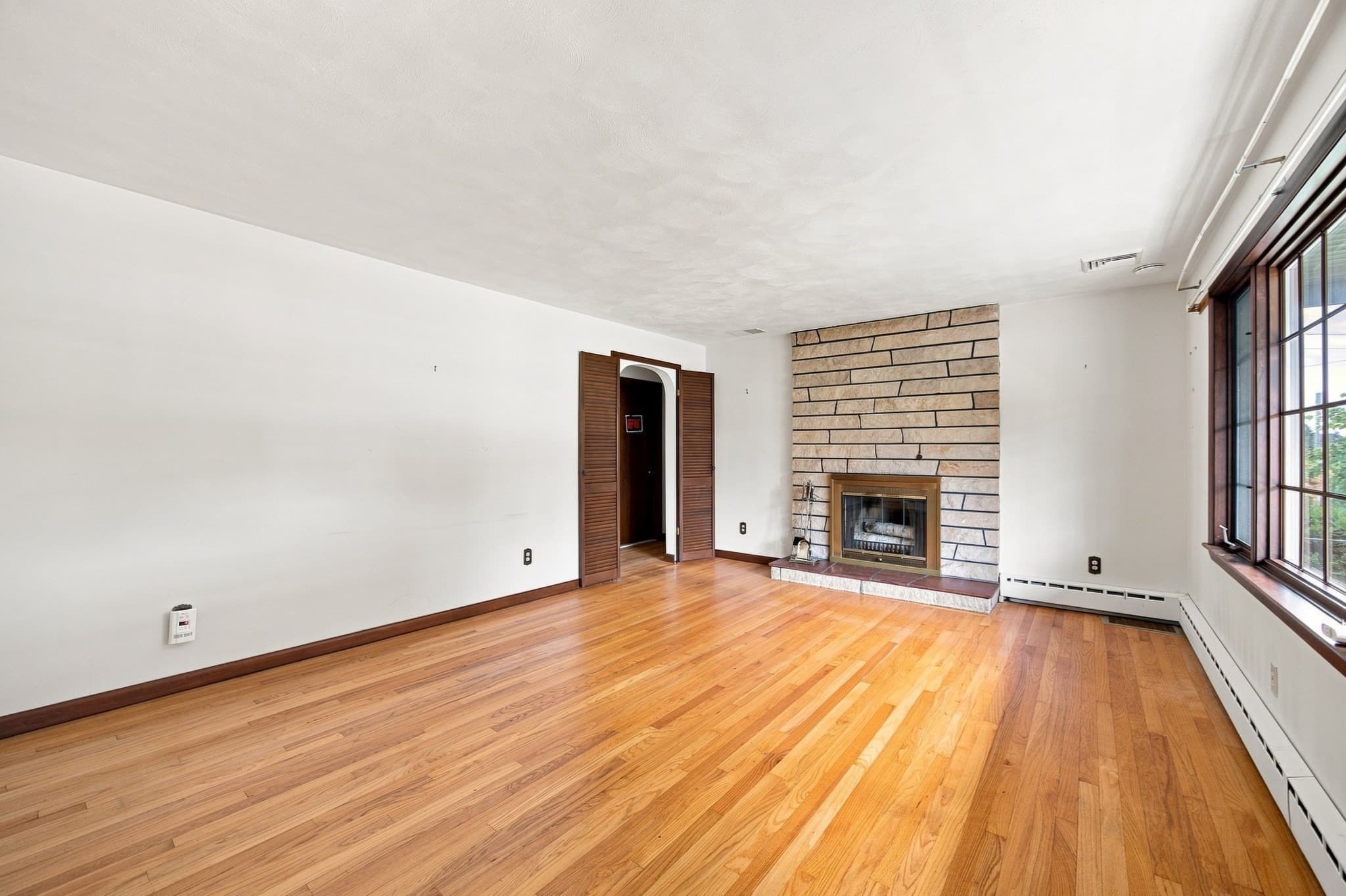 Single Family Residence at 37 Charles Hill Rd, Holyoke MA 01040, Holyoke, photo 4 of 32