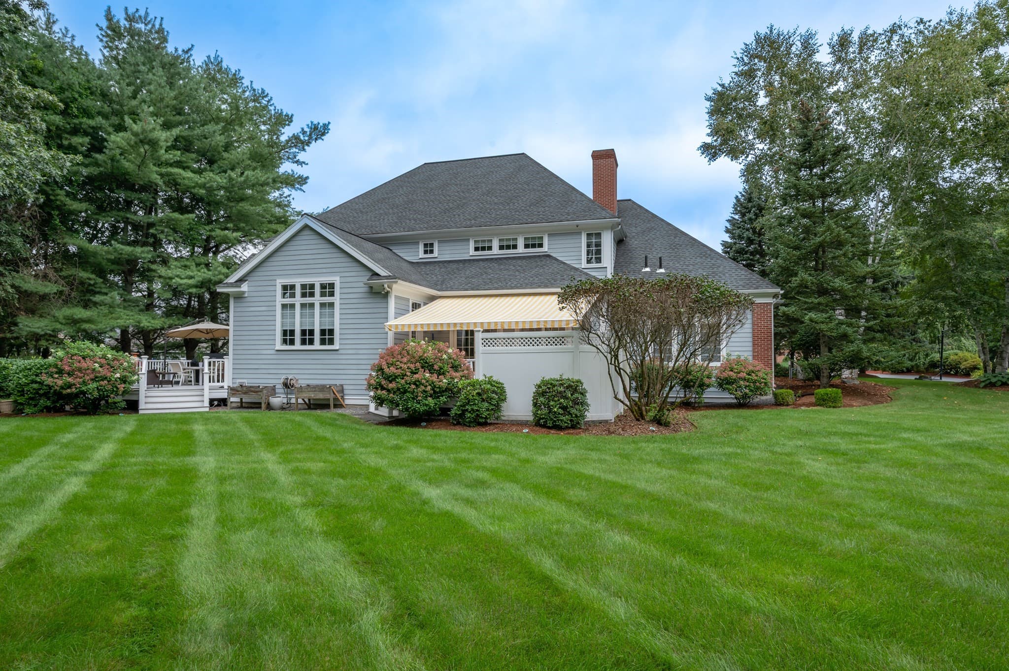 Single Family Residence at 4 Crestwood Ln, Nashua NH 03062, Nashua, photo 2 of 35