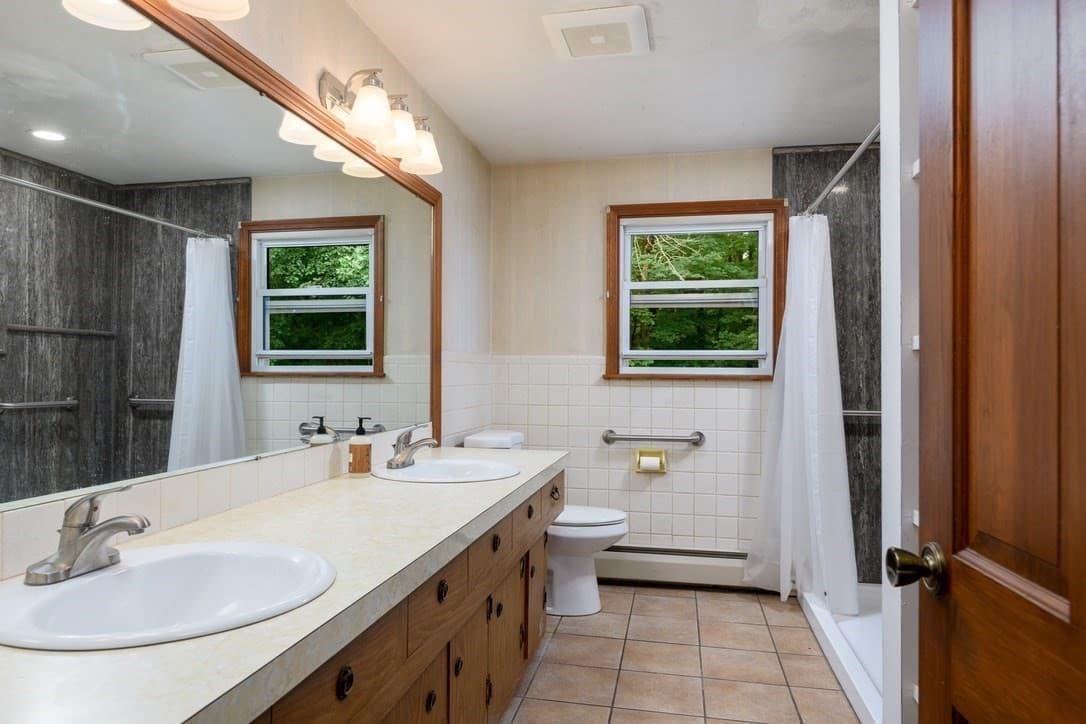 Single Family Residence at 261 Brookfield Rd, Charlton MA 01507, Charlton, photo 10 of 26