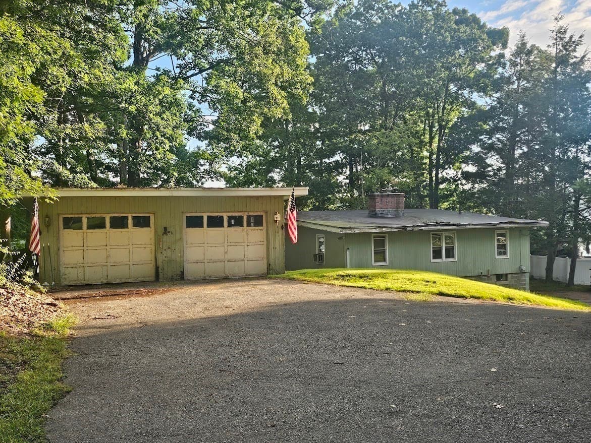 Single Family Residence at 12 Hemlock Drive, Lunenburg MA 01462, Lunenburg, photo 4 of 10