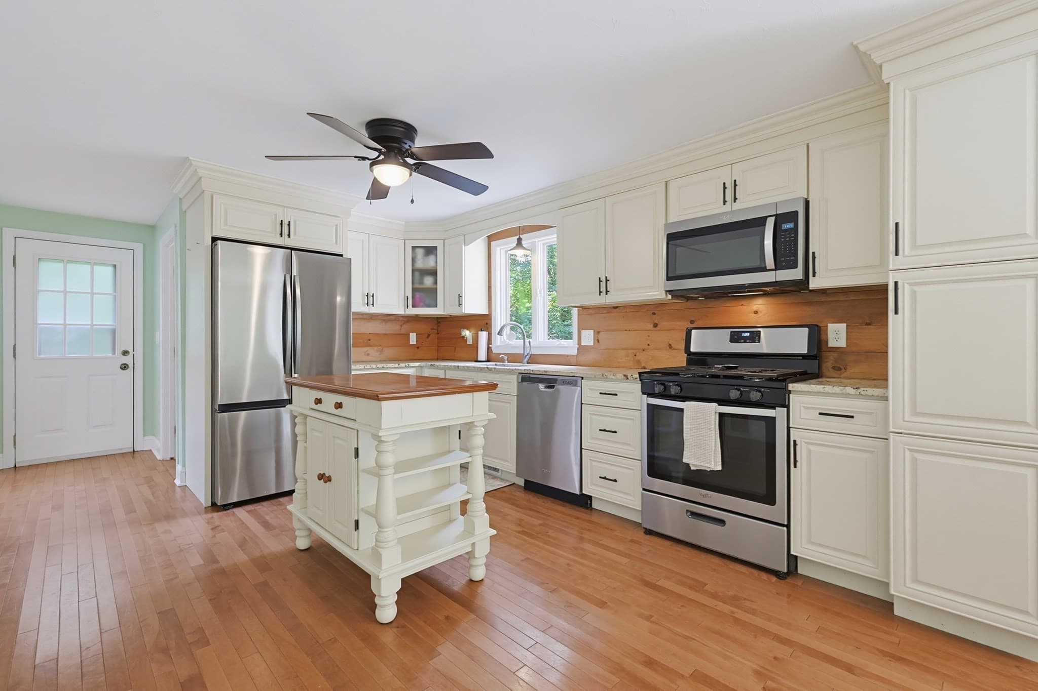 Single Family Residence at 22 Starrett Ave, Middleboro MA 02346, Middleboro, photo 11 of 36