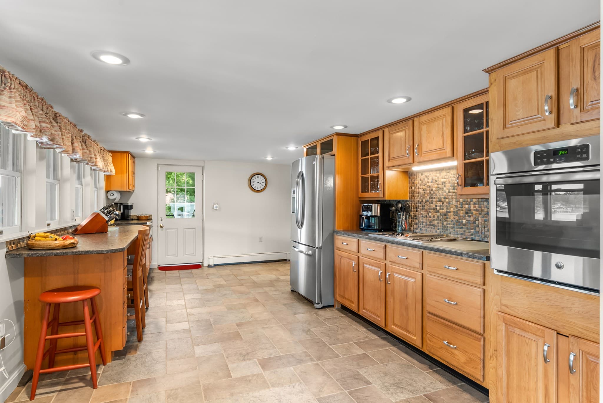 Single Family Residence at 290 Oakridge Ave, North Attleboro MA 02760, North Attleboro, photo 13 of 42