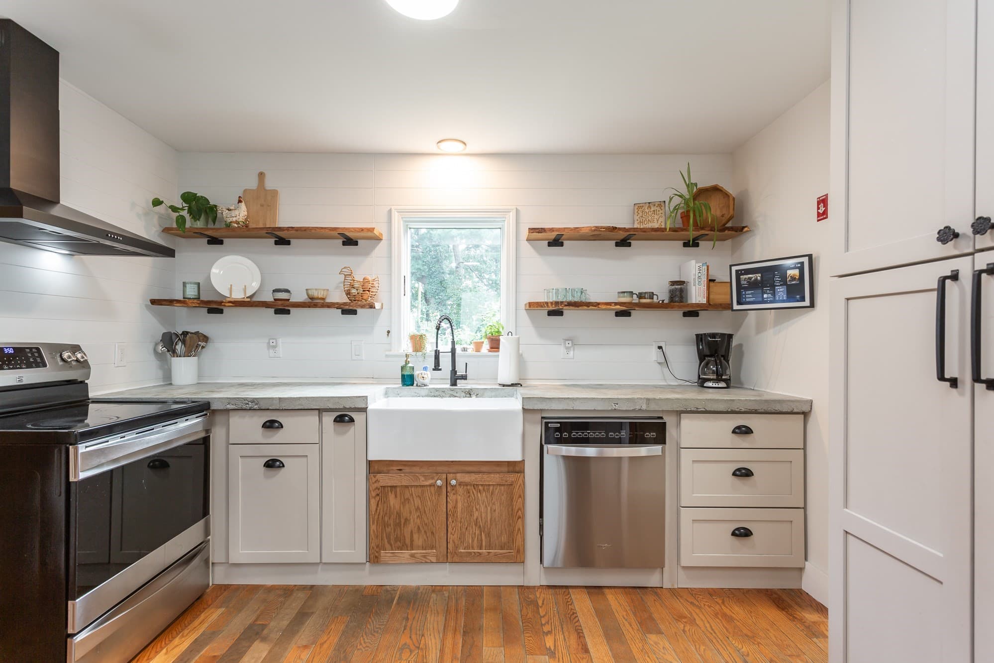 Single Family Residence at 719 Warren Ave, Swansea MA 02777, Swansea, photo 4 of 35