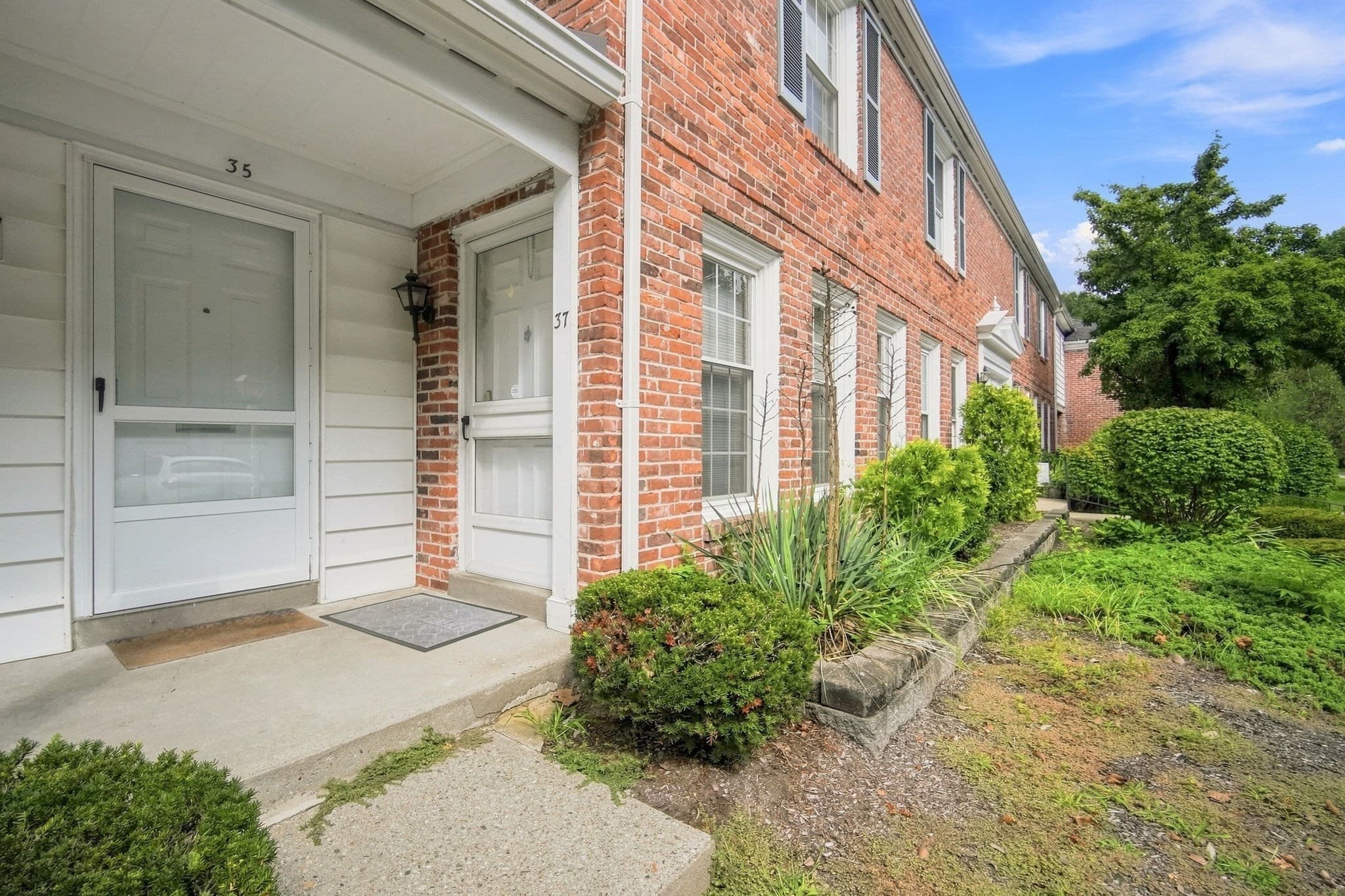 Condominium at 37 Williamsburg Dr # 37, Springfield MA 01108, Springfield, photo 2 of 36