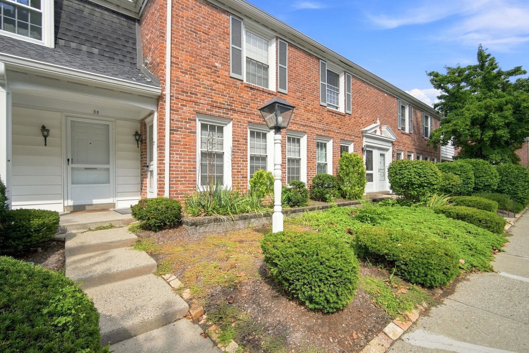 Condominium at 37 Williamsburg Dr # 37, Springfield MA 01108, Springfield, photo 3 of 36