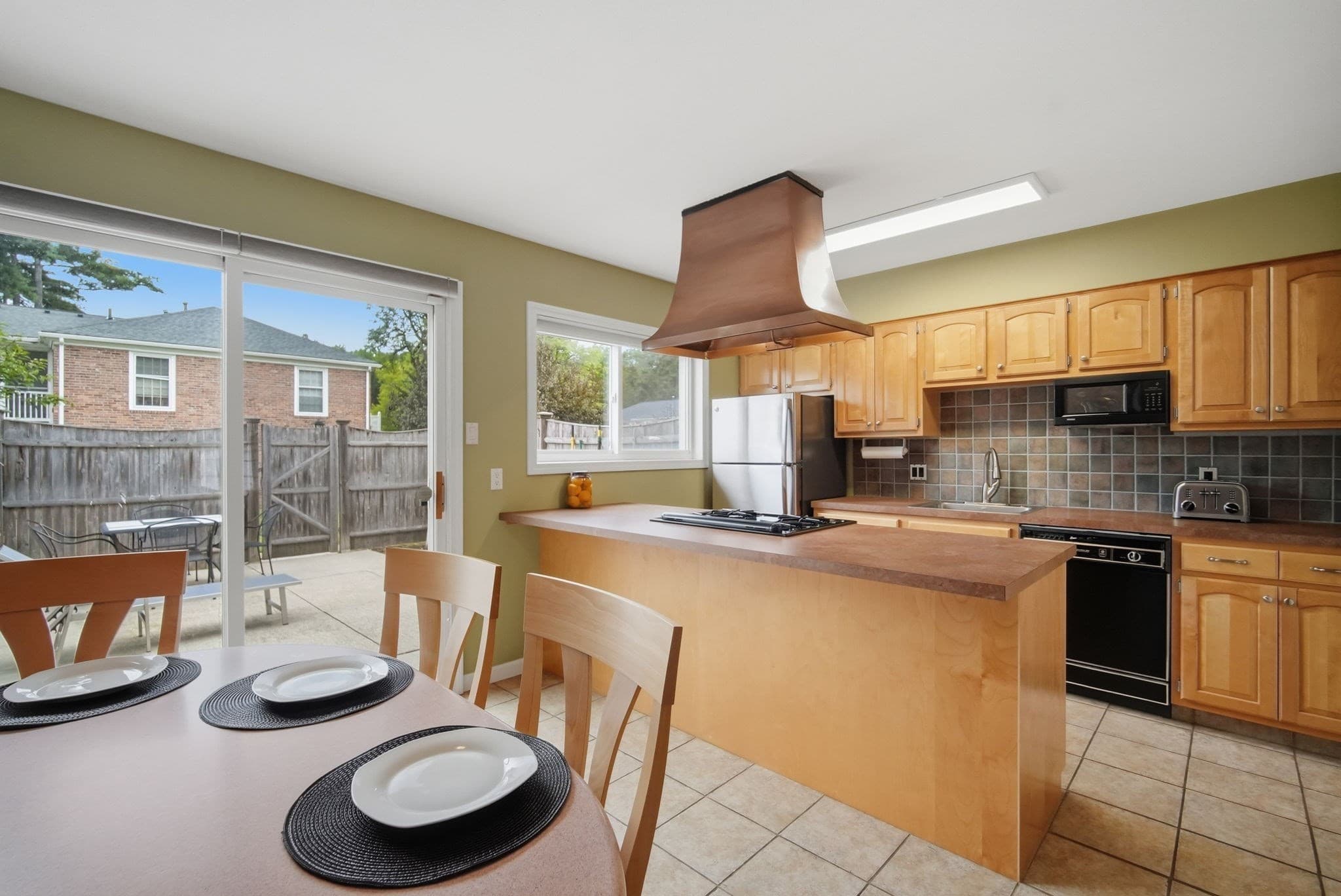 Condominium at 37 Williamsburg Dr # 37, Springfield MA 01108, Springfield, photo 10 of 36